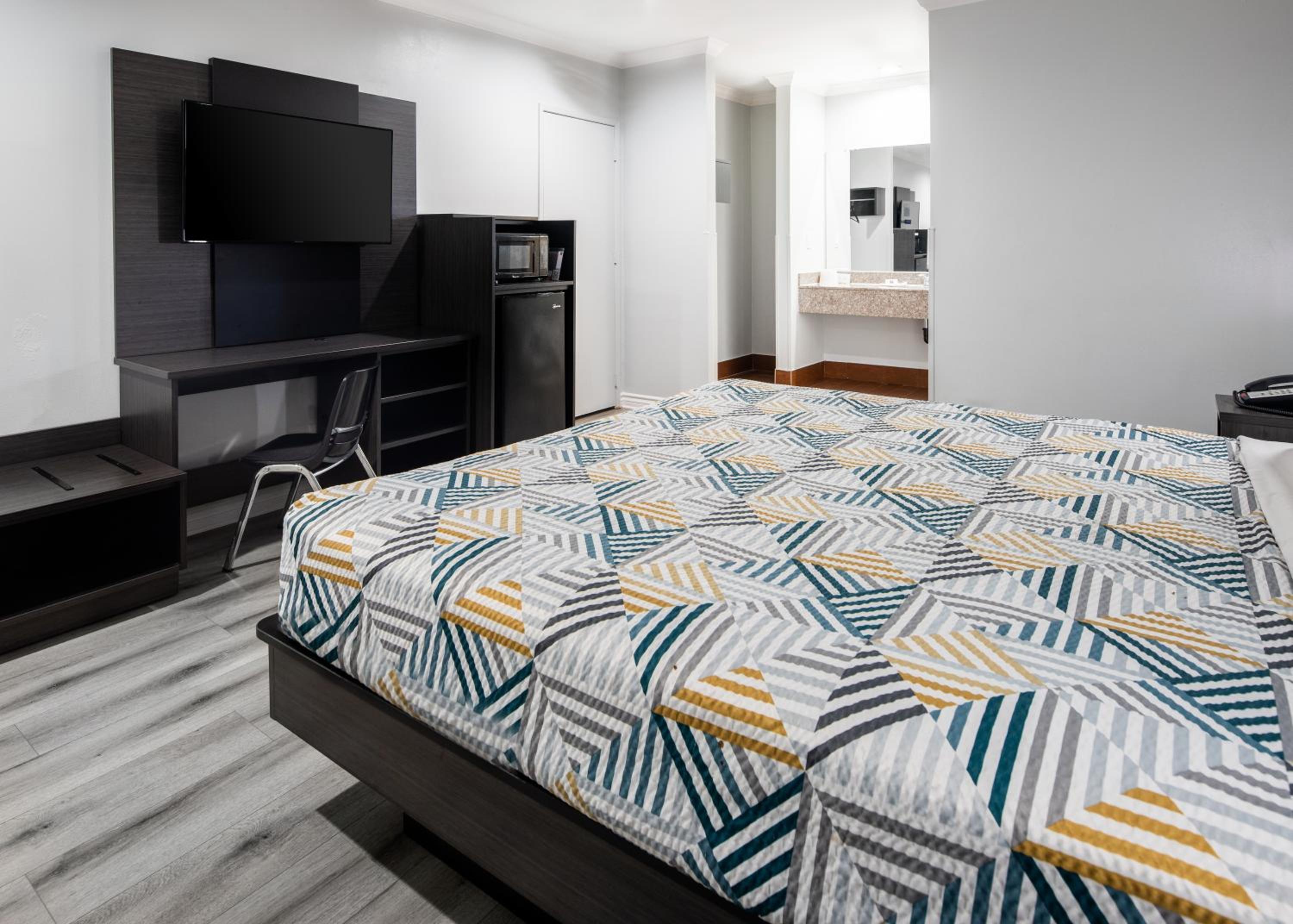 King Room - Non-Smoking - Photo 12