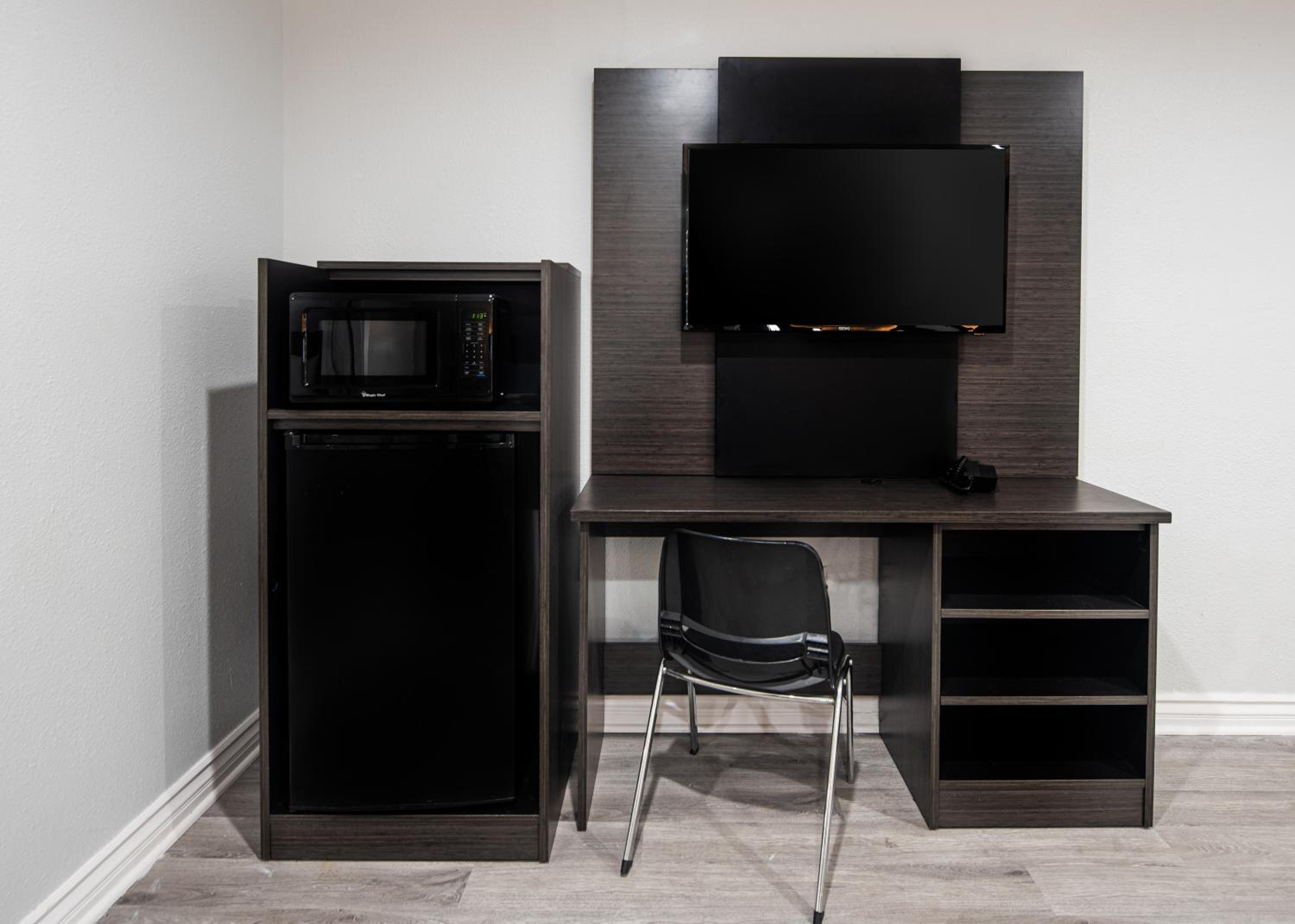 King Room - Non-Smoking - Photo 11