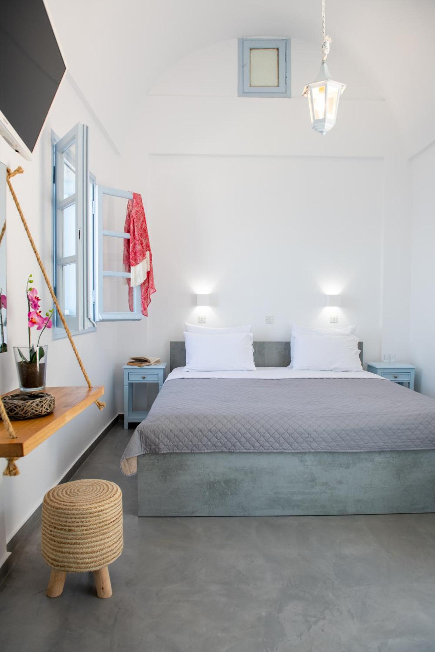 Superior Double Room with Balcony and Caldera View photo 1
