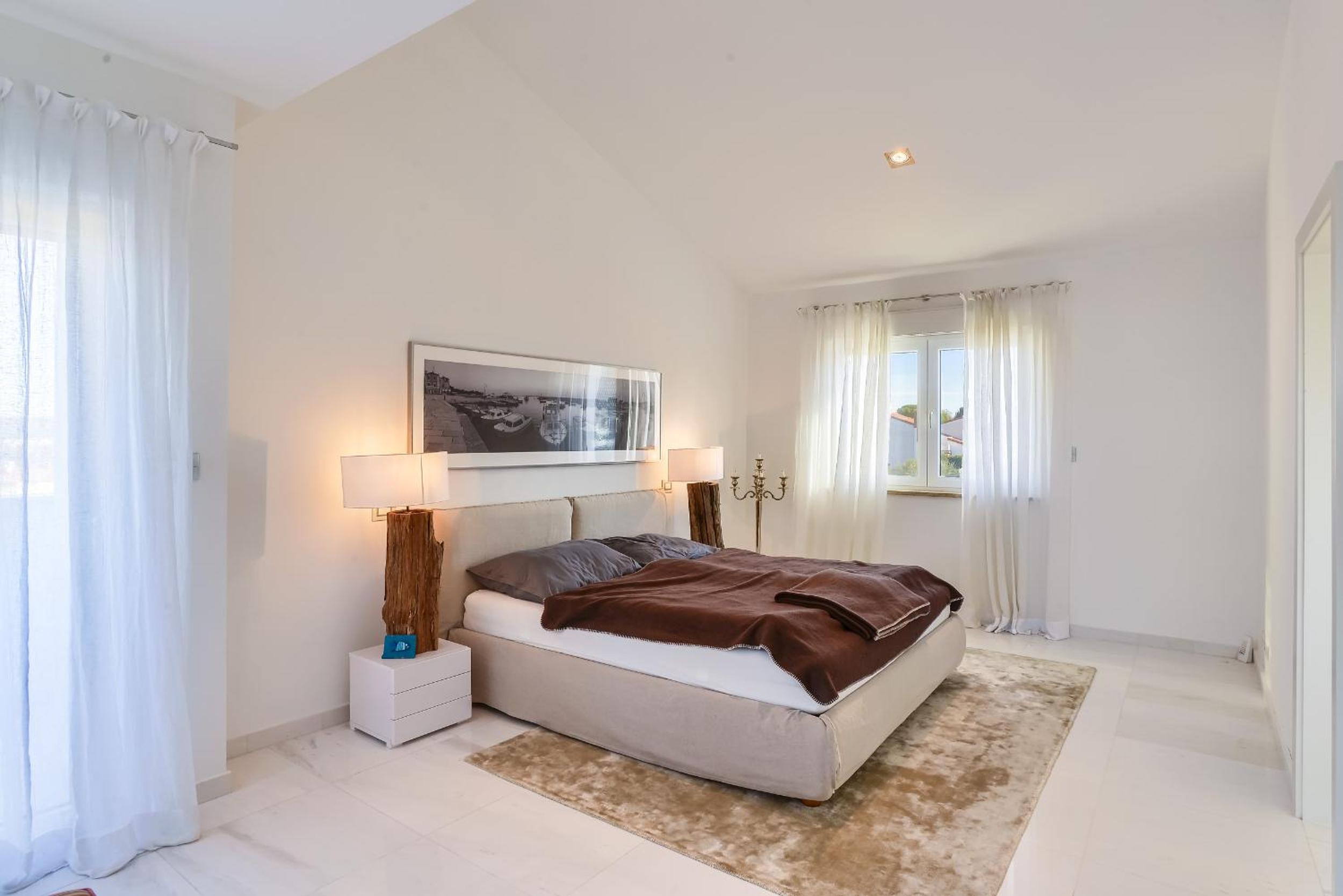 Three-Bedroom Apartment photo 1