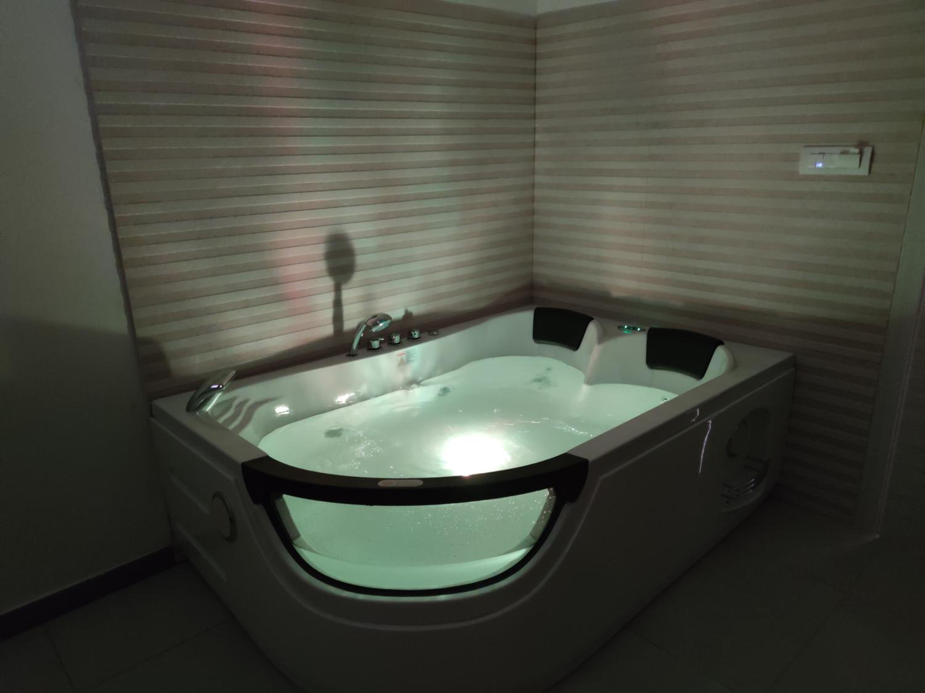 Deluxe Double or Twin Room with Spa Bath photo 3