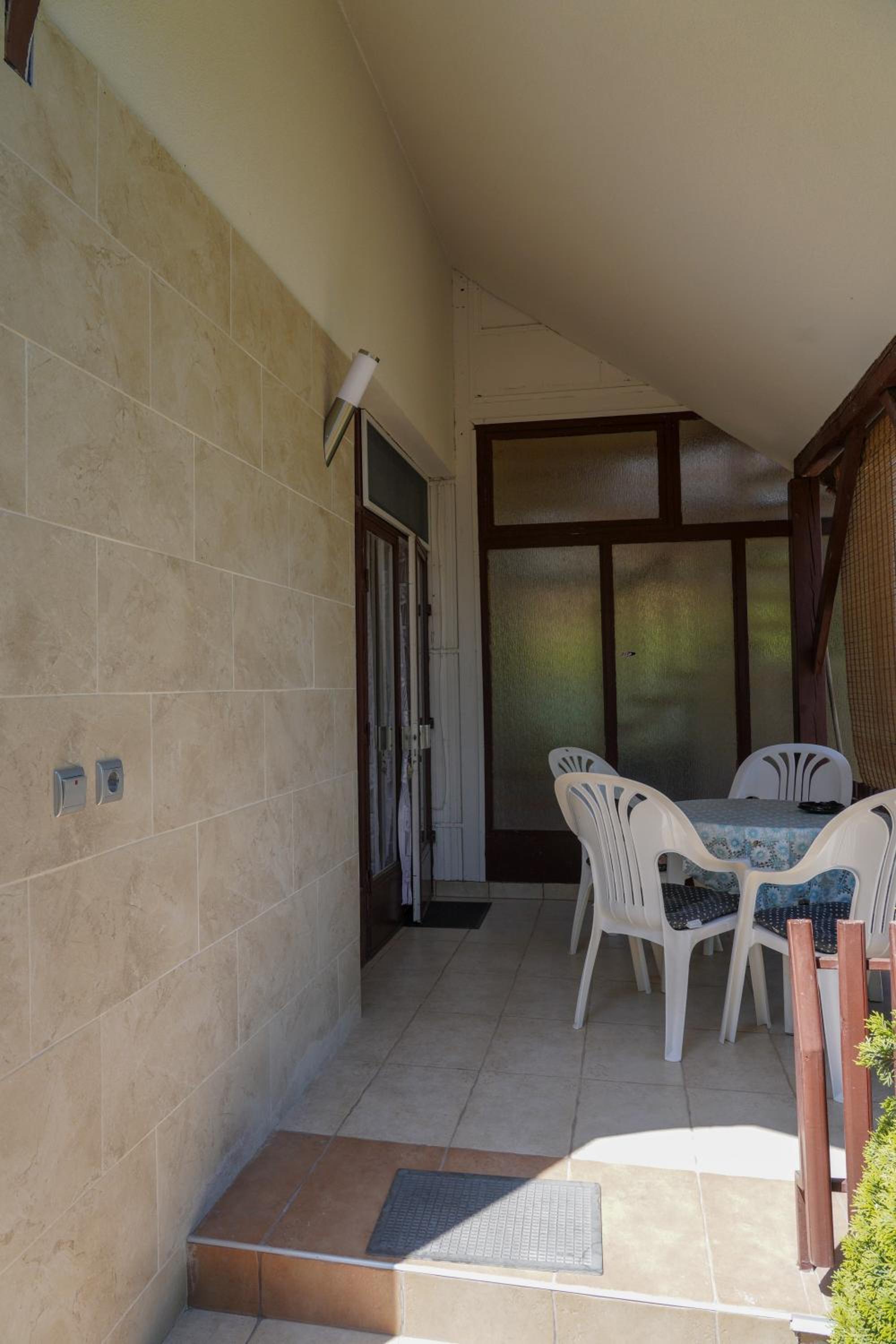 Apartment - Ground Floor photo 2