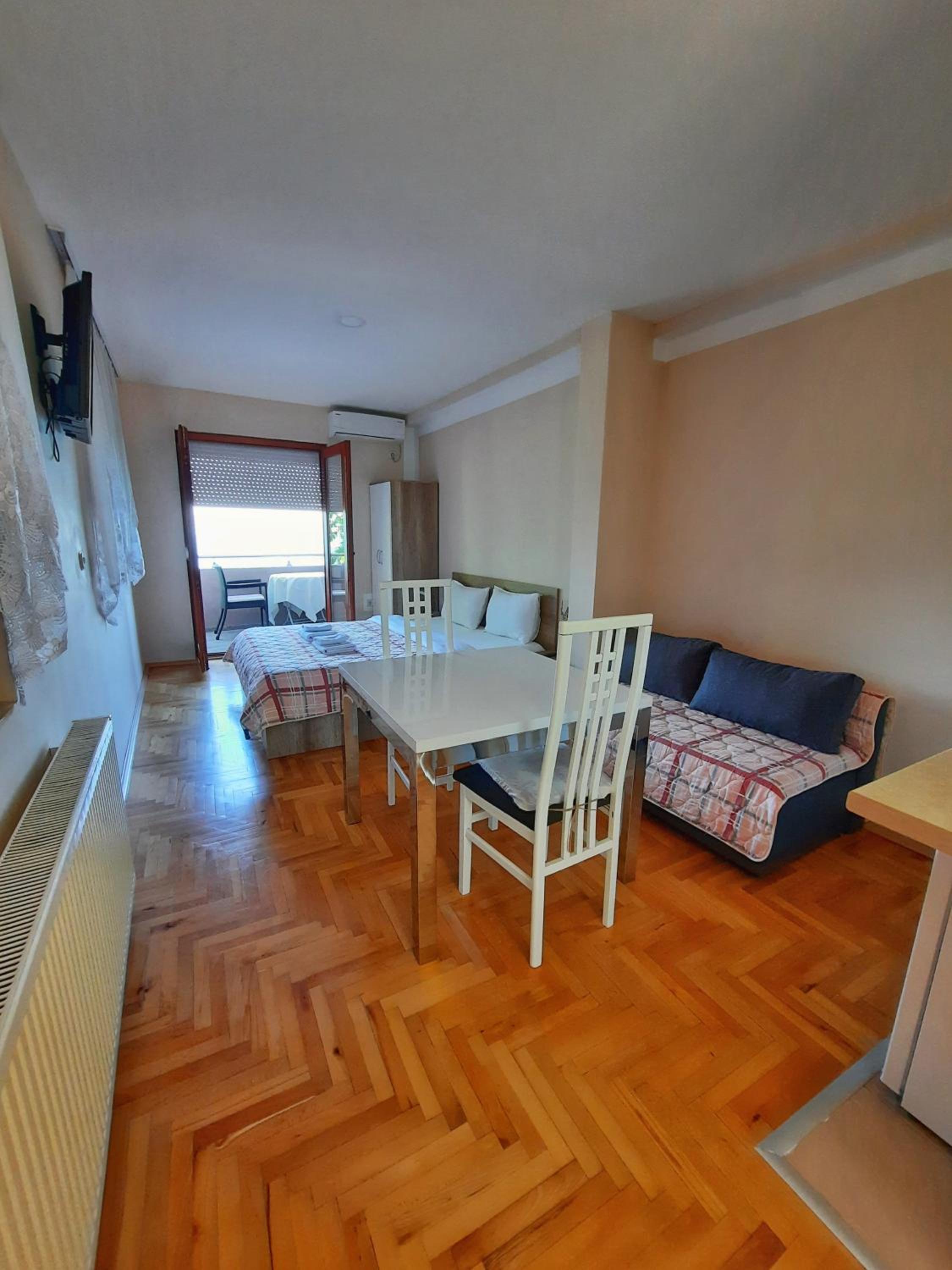 Studio Apartment photo 3