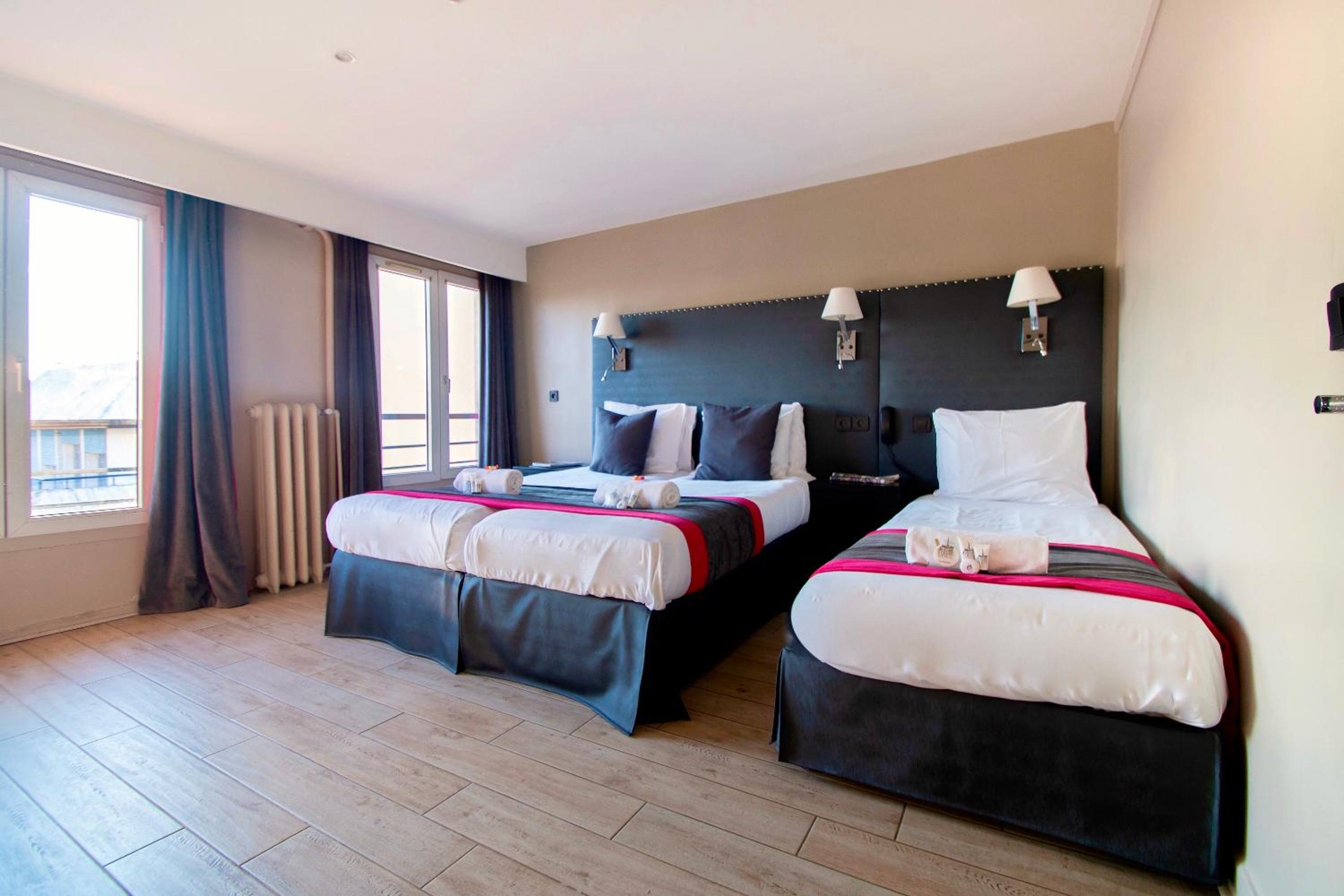 Triple Room thumbnail 6
