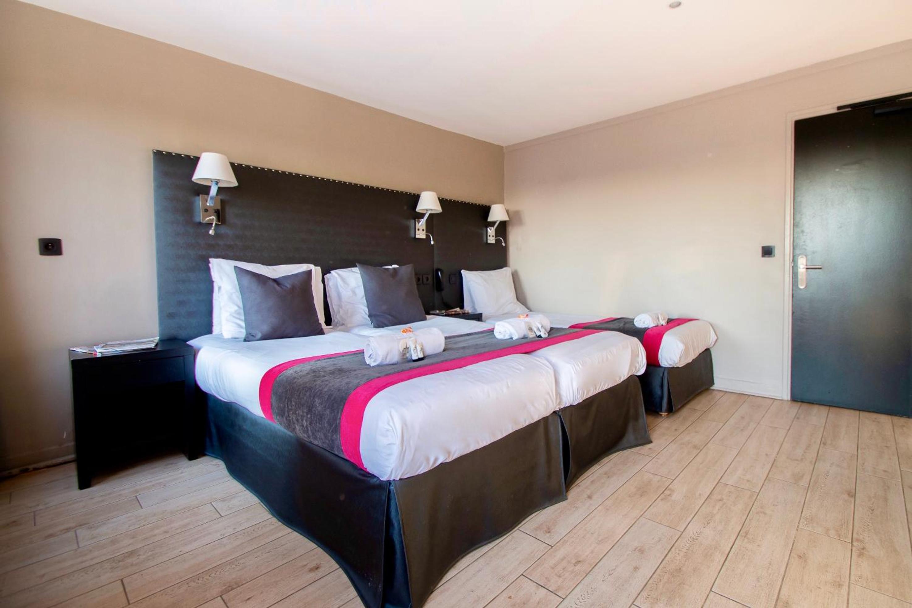 Quintuple Room