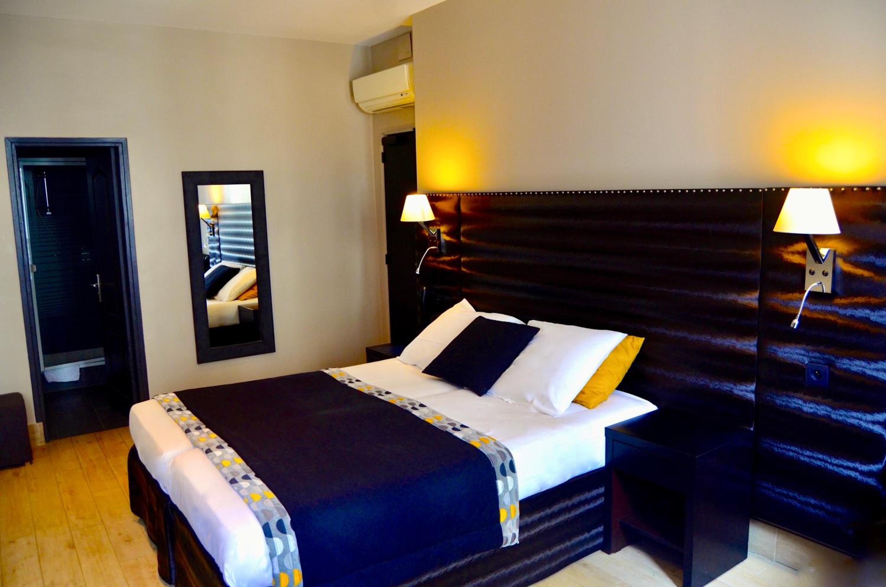 Double or Twin Room thumbnail 5