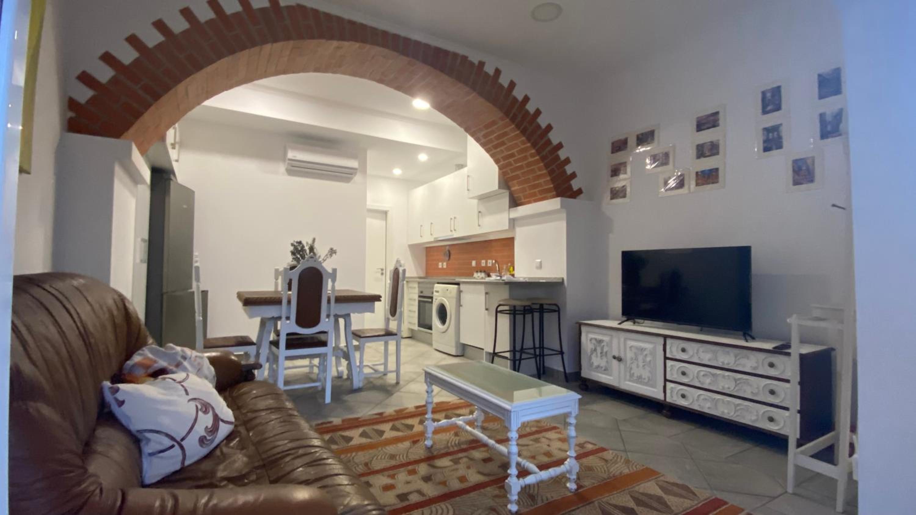 One-Bedroom Apartment - Photo 1