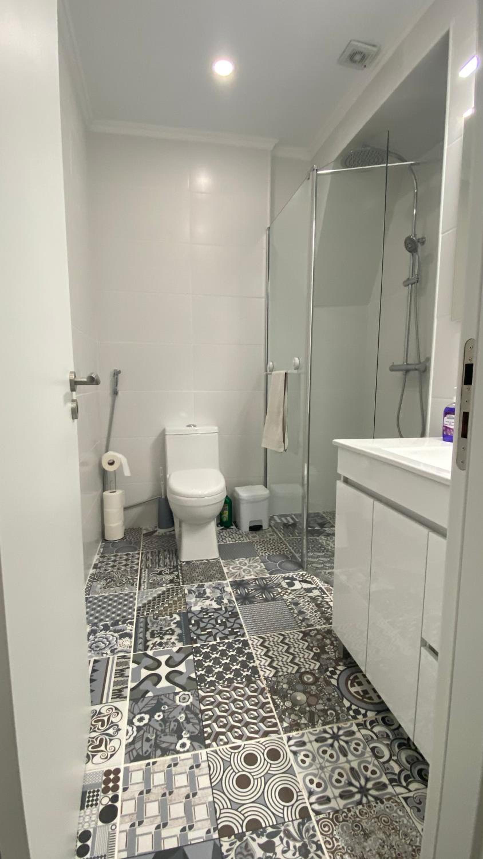 One-Bedroom Apartment - Photo 9