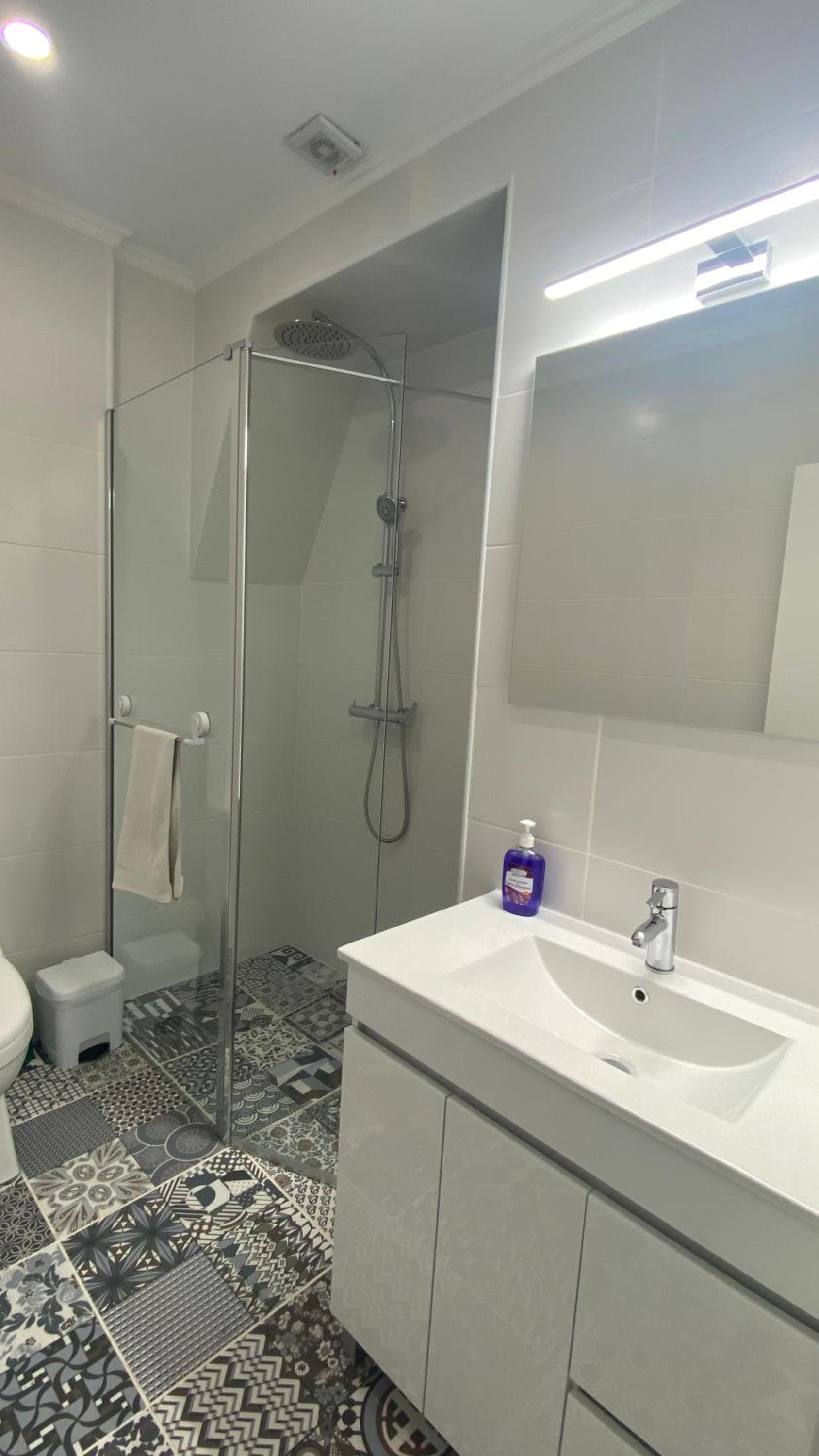 One-Bedroom Apartment - Photo 39