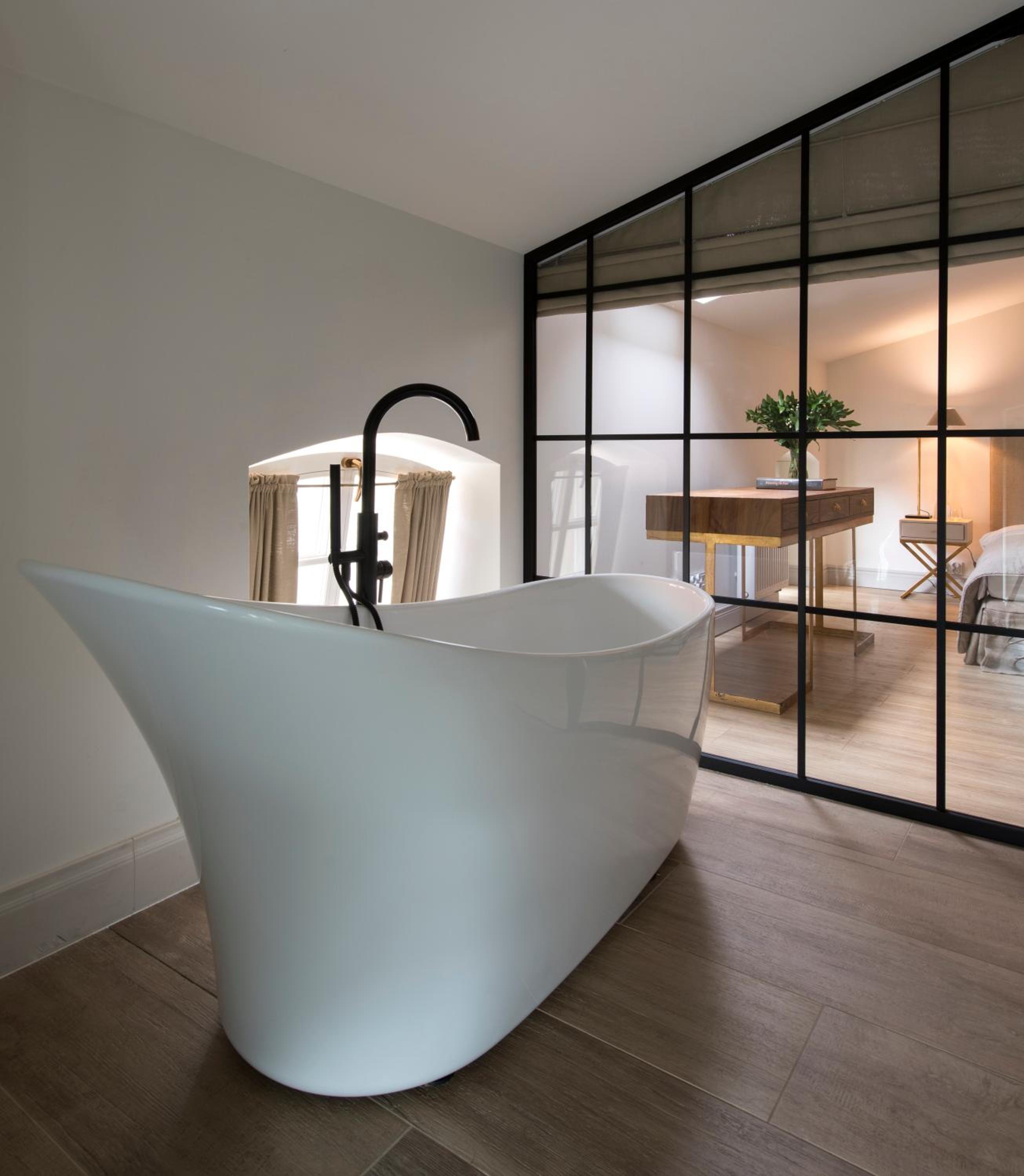 Deluxe Double Room with Bath photo 2