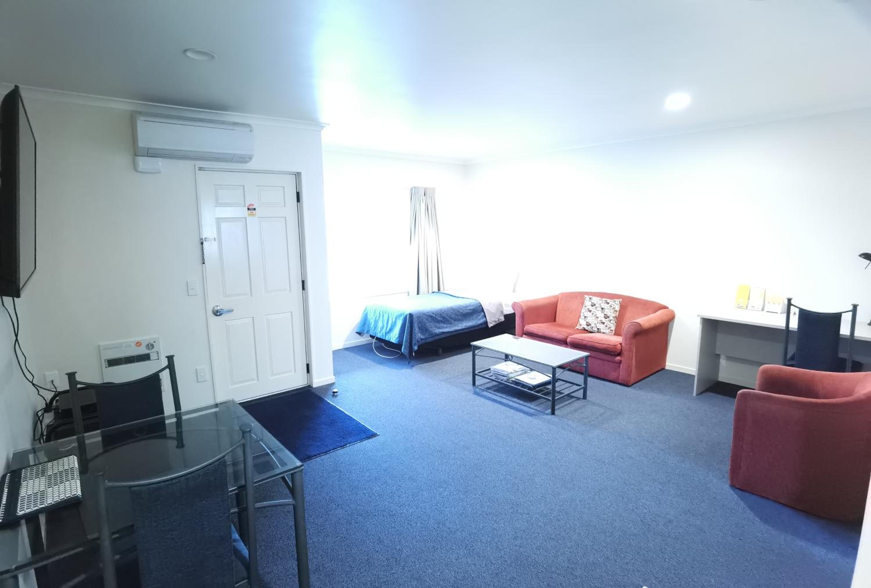 Superior One-Bedroom Suite with Spa Bath with Air Conditioning - Photo 4