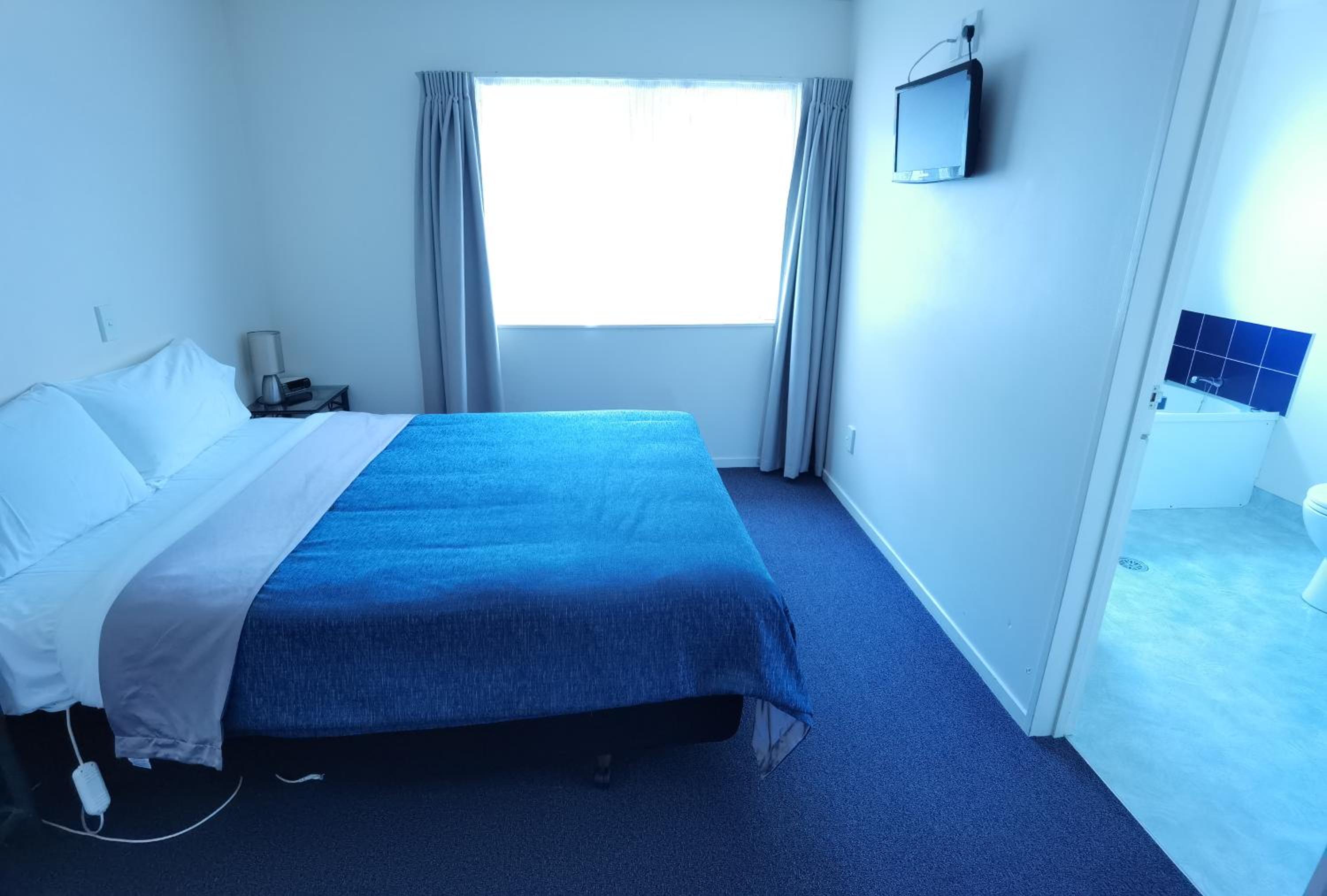 Superior One-Bedroom Suite with Spa Bath with Air Conditioning - Photo 3
