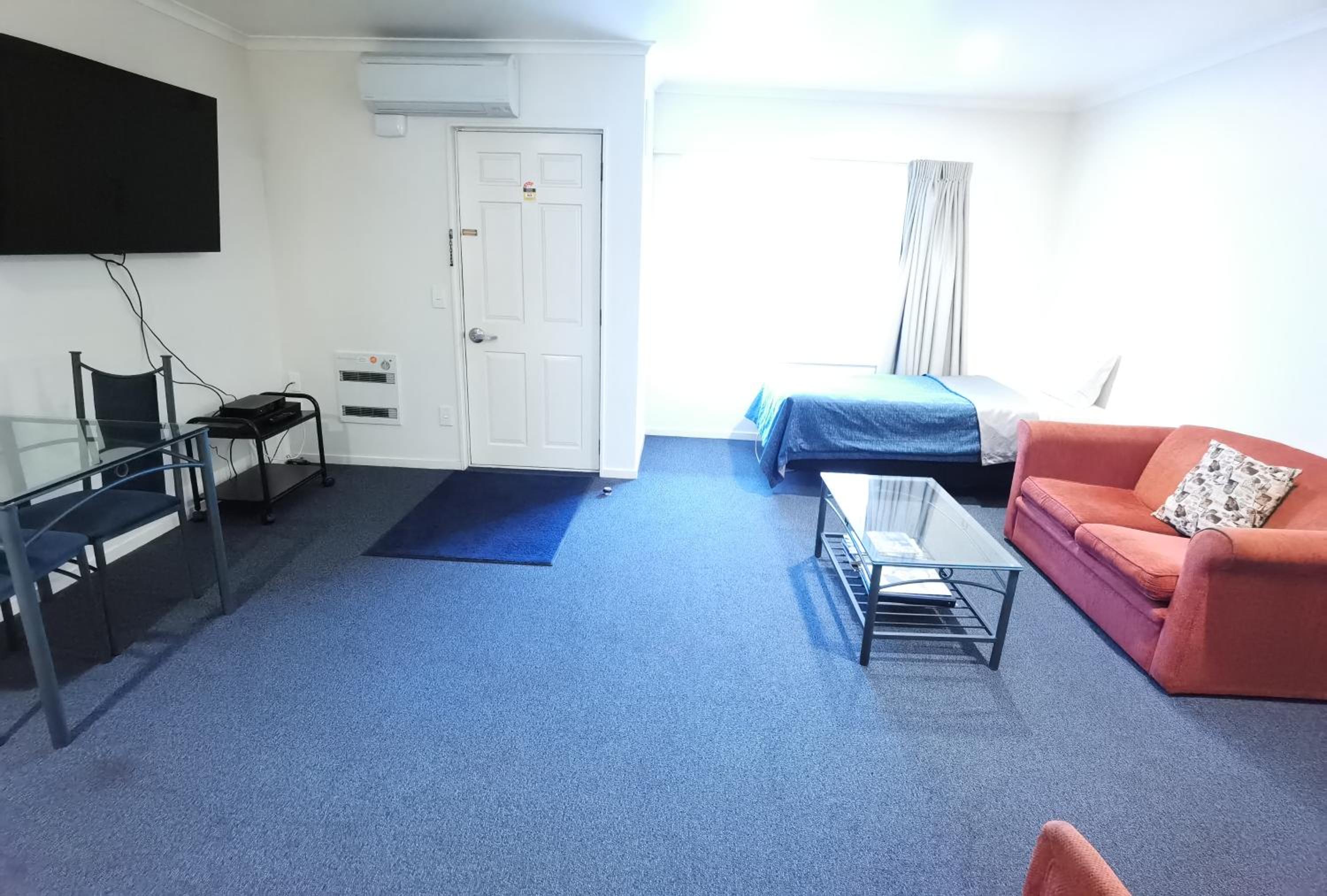 Superior One-Bedroom Suite with Spa Bath with Air Conditioning - Photo 2