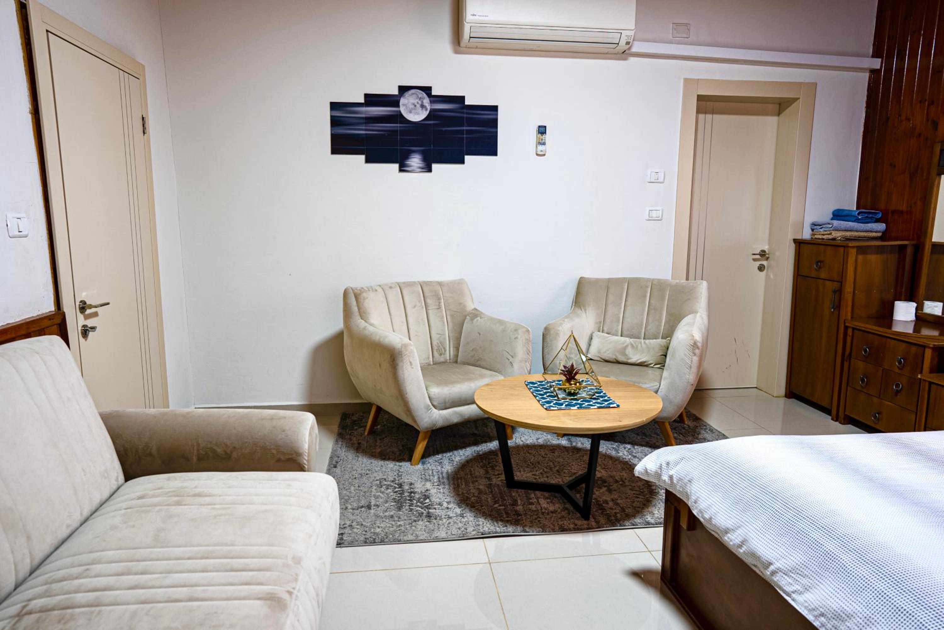 Deluxe Double Room with Shower photo 1