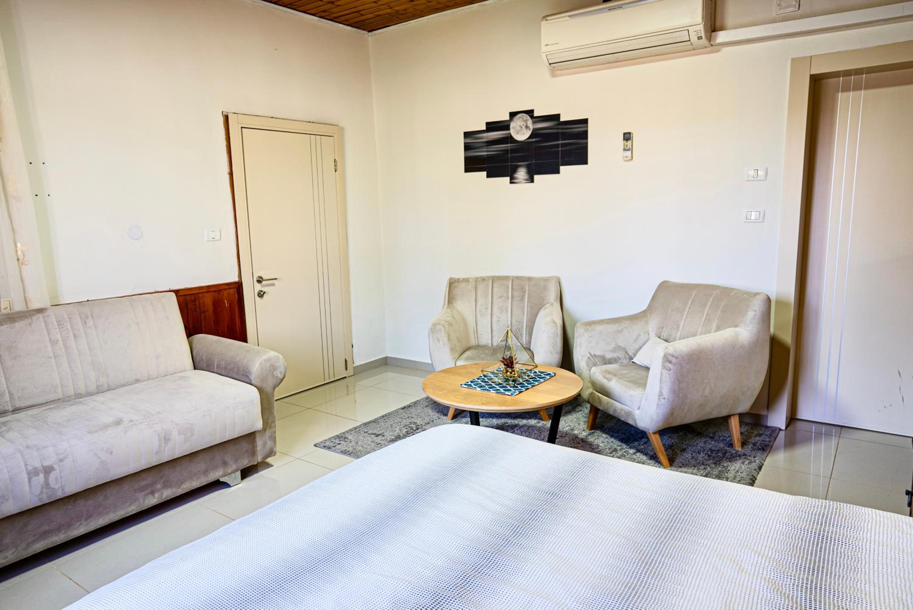 Deluxe Double Room with Shower photo 2