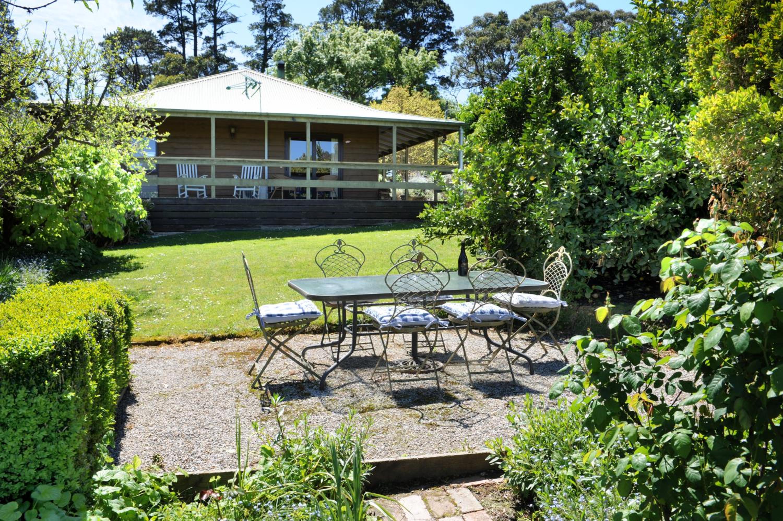 Three-Bedroom House photo 3