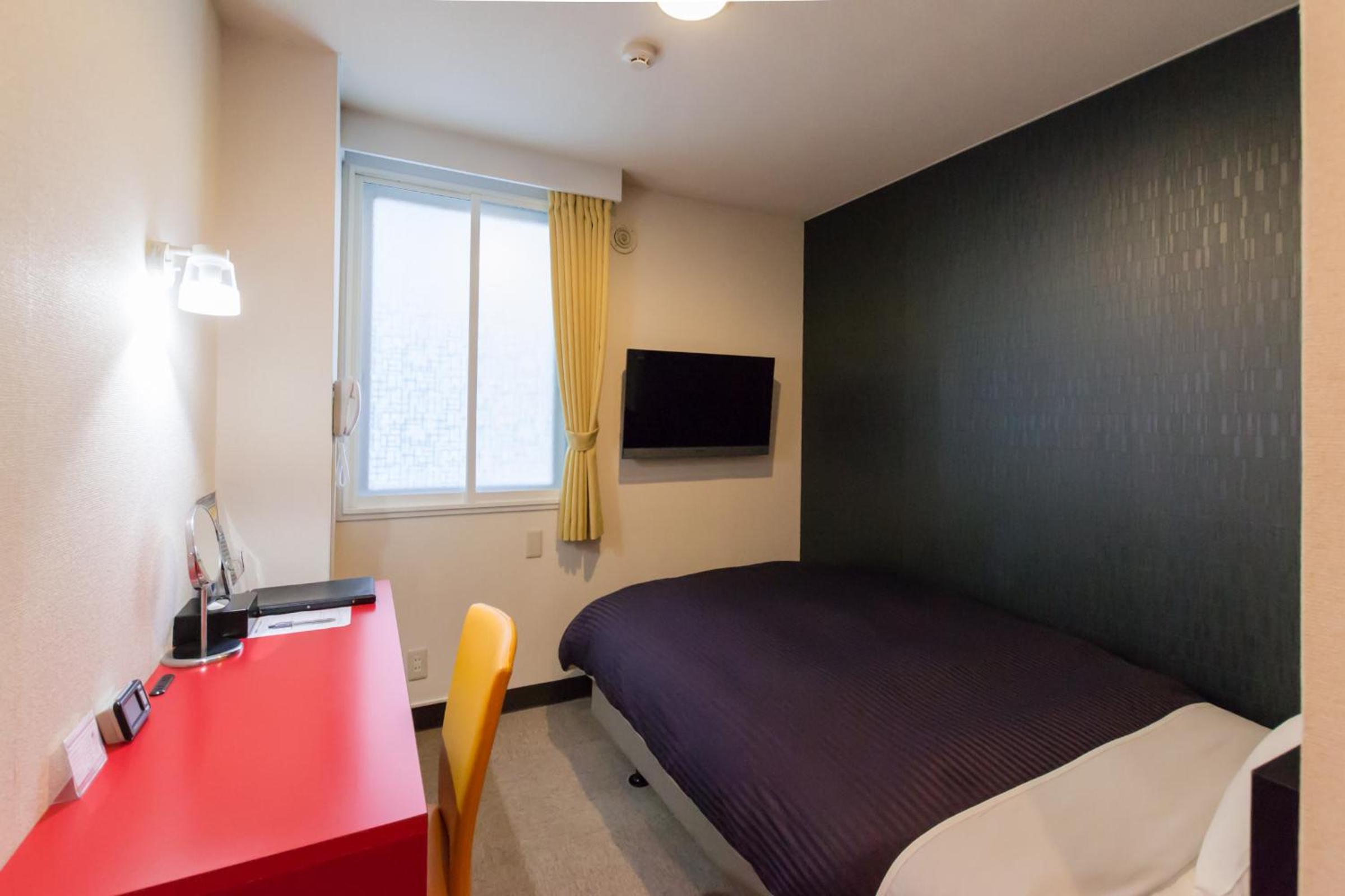 Double Room with Small Double Bed - Non-Smoking - Photo 4