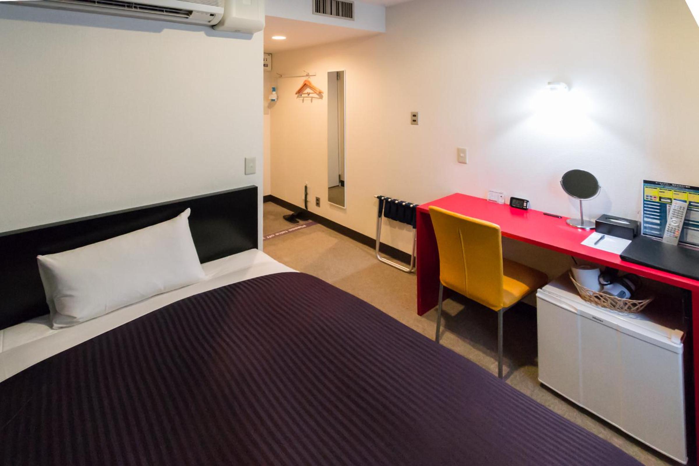 Double Room with Small Double Bed - Non-Smoking - Photo 6