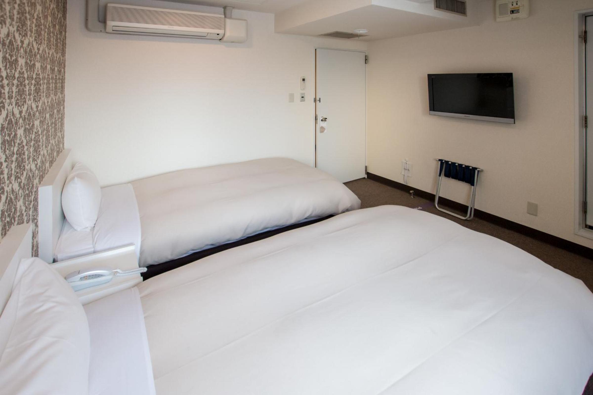 Twin Room - Non-Smoking - Photo 9
