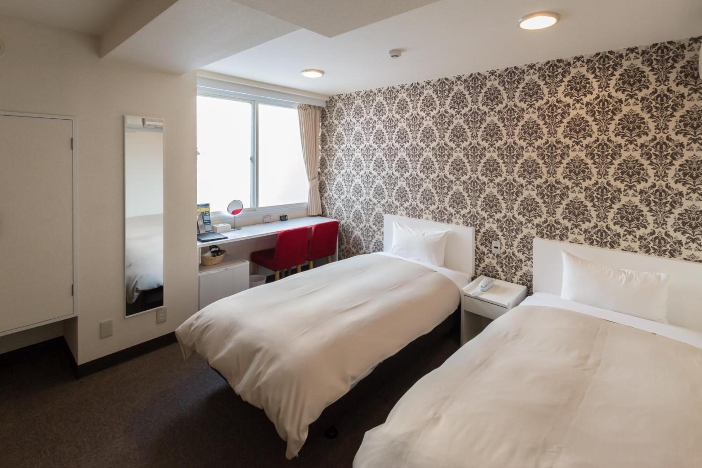 Twin Room - Non-Smoking - Photo 8