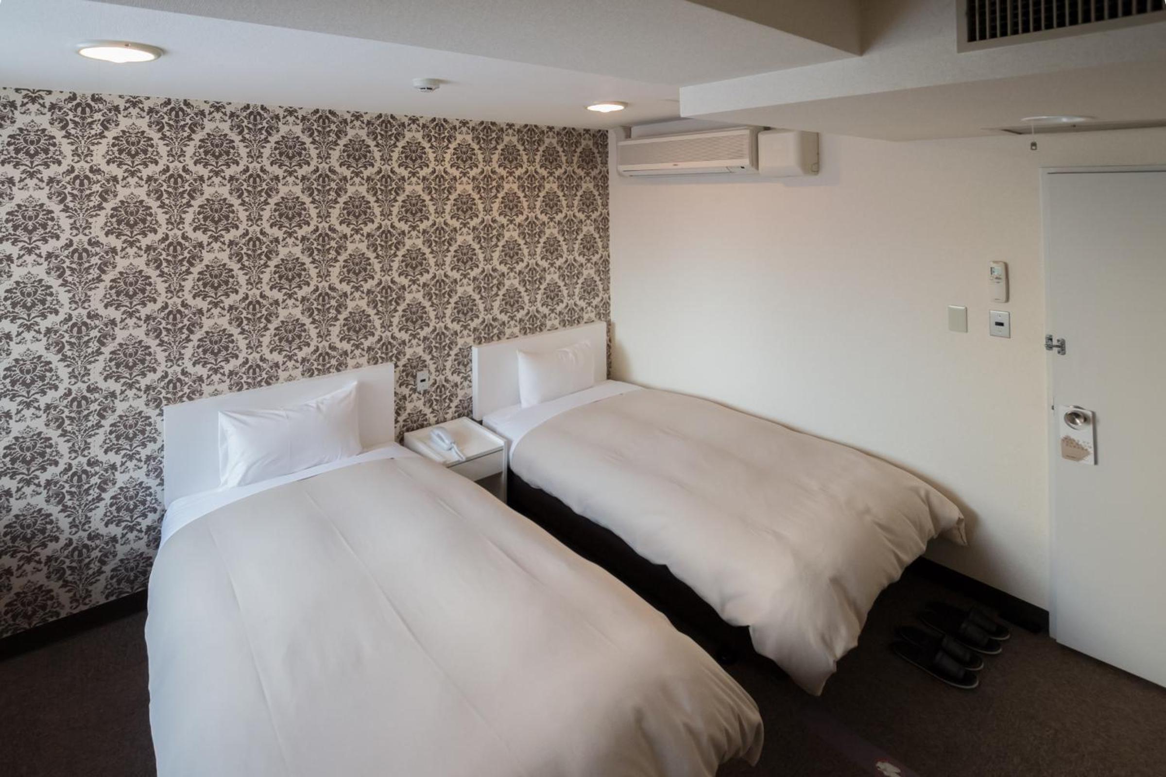 Twin Room - Non-Smoking - Photo 7