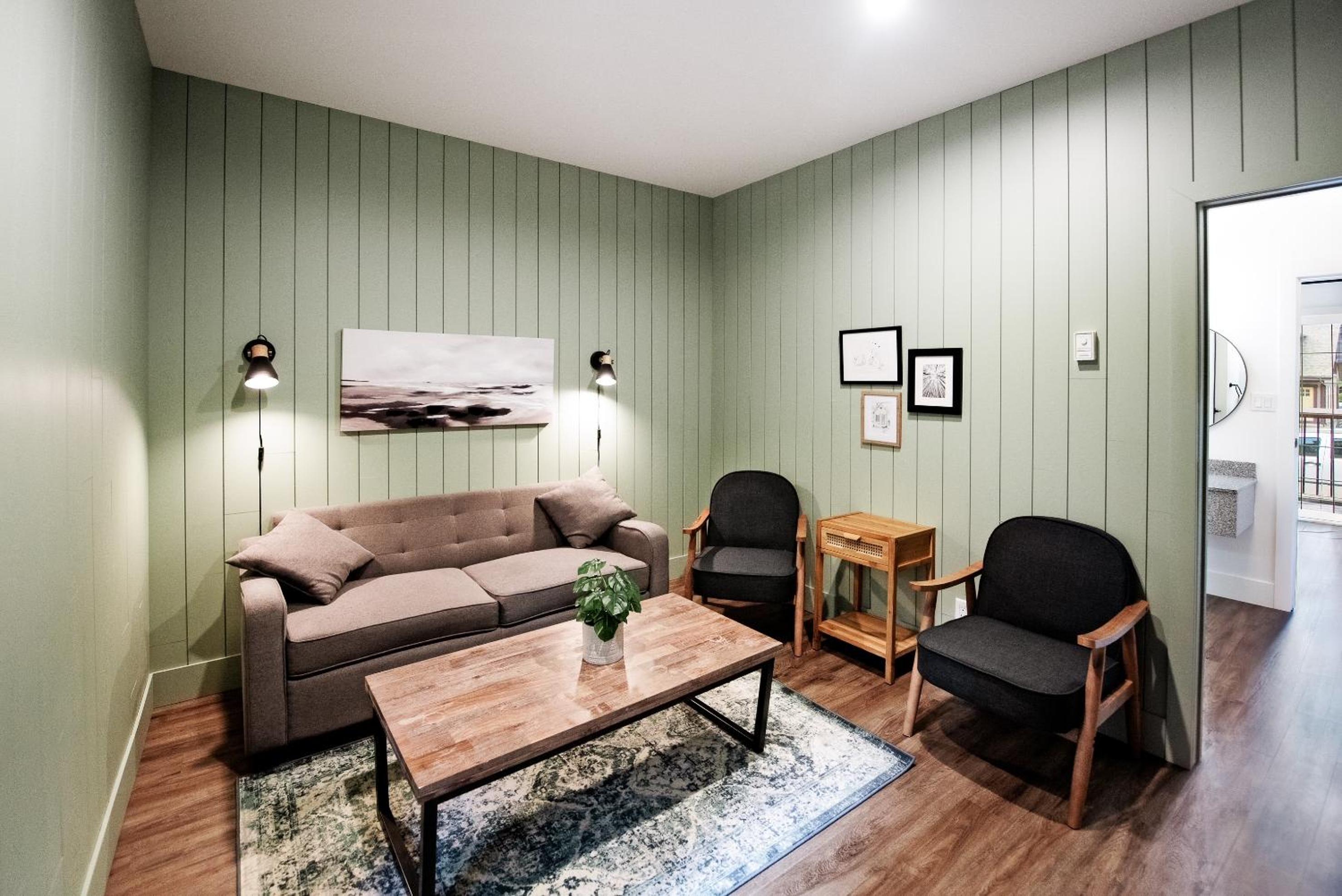 Deluxe King Suite photo 1