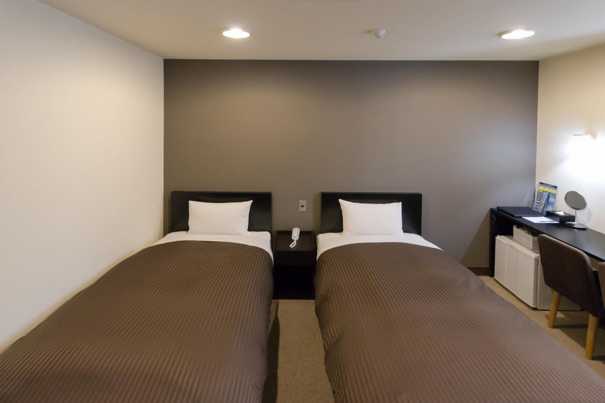 Twin Room - Smoking - Photo 6