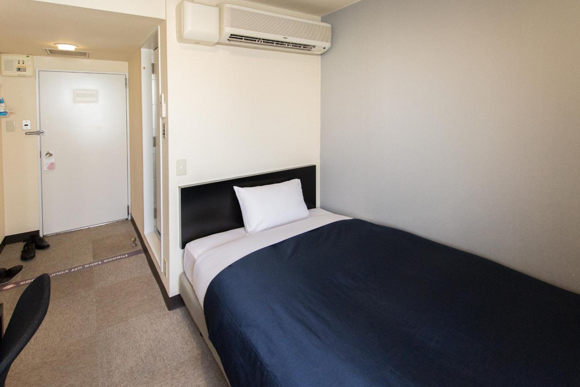 Double Room with Small Double Bed - Smoking - Photo 4