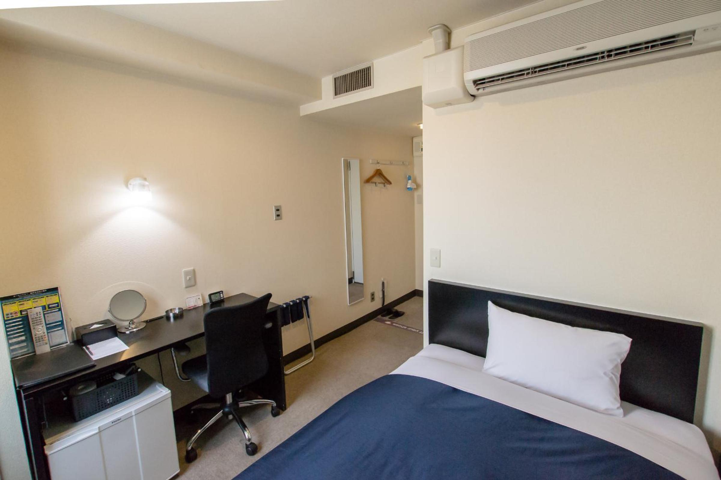 Double Room with Small Double Bed - Smoking - Photo 5