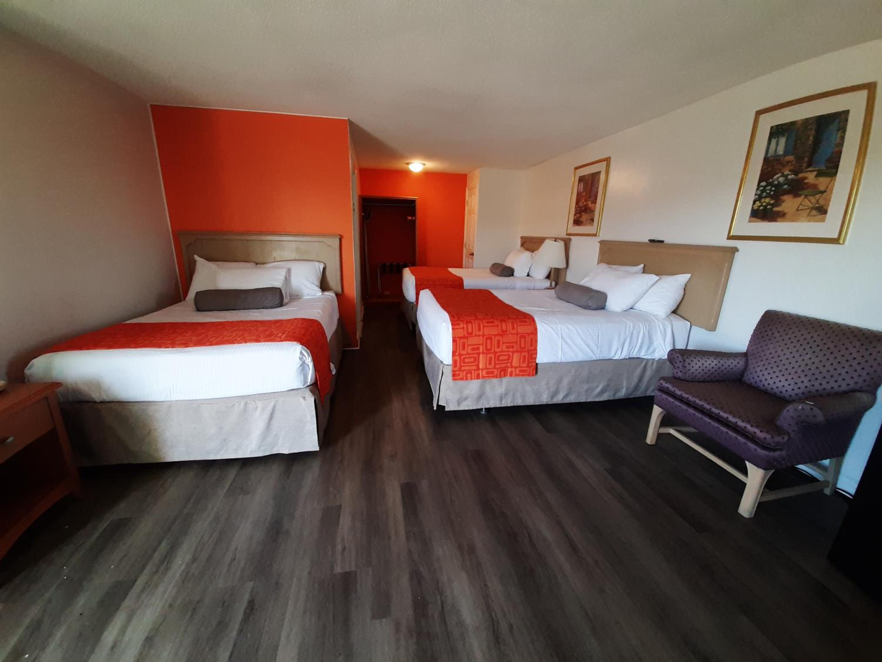 Superior Room with Three Double Beds - Non-Smoking photo 2