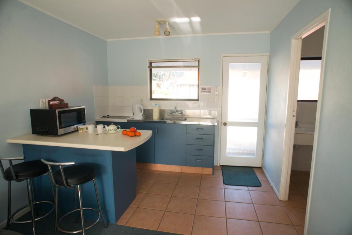 One-Bedroom Apartment - Photo 2