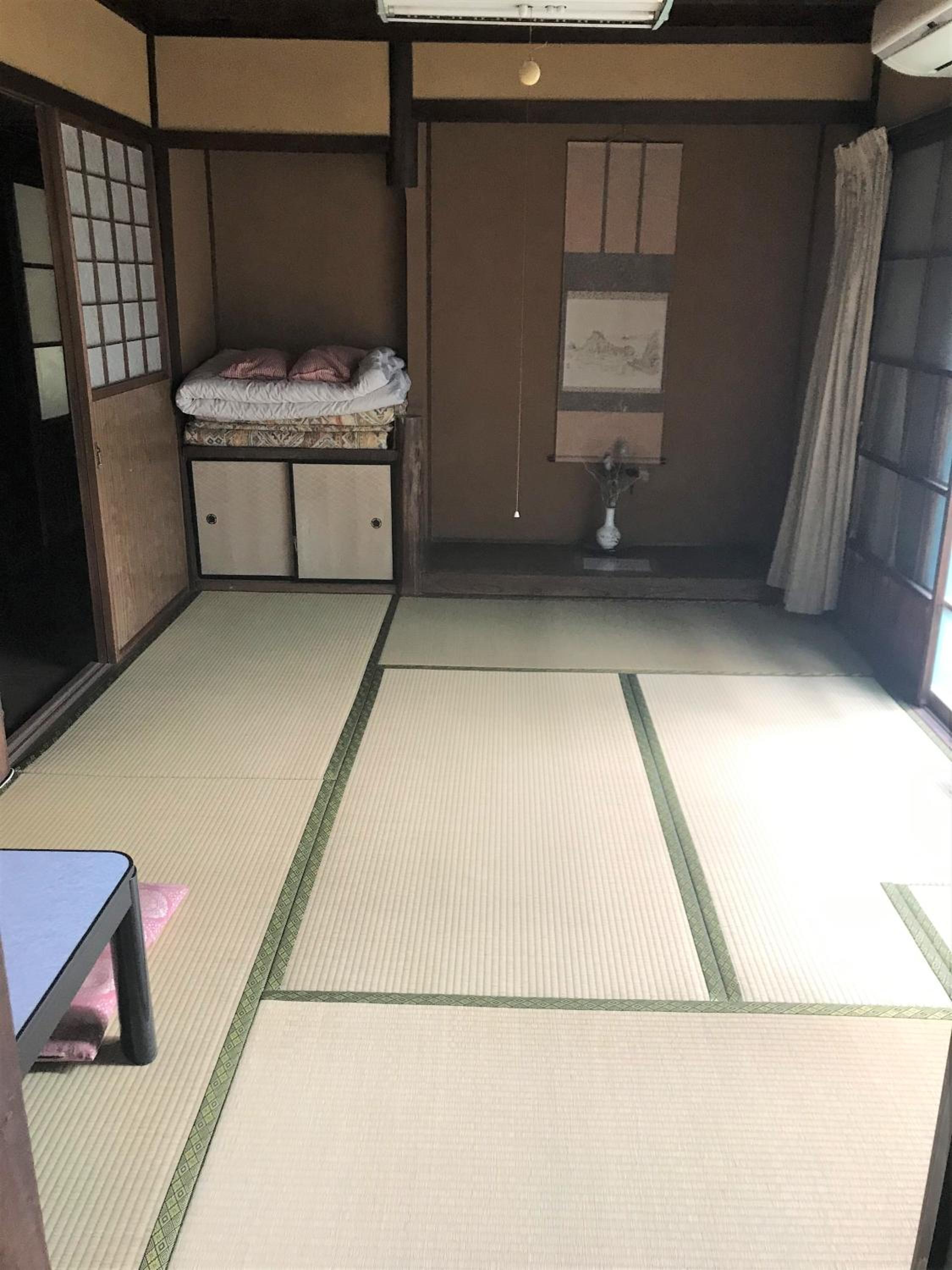 Japanese-Style Twin Room with Shared Bathroom - Non-Smoking photo 1