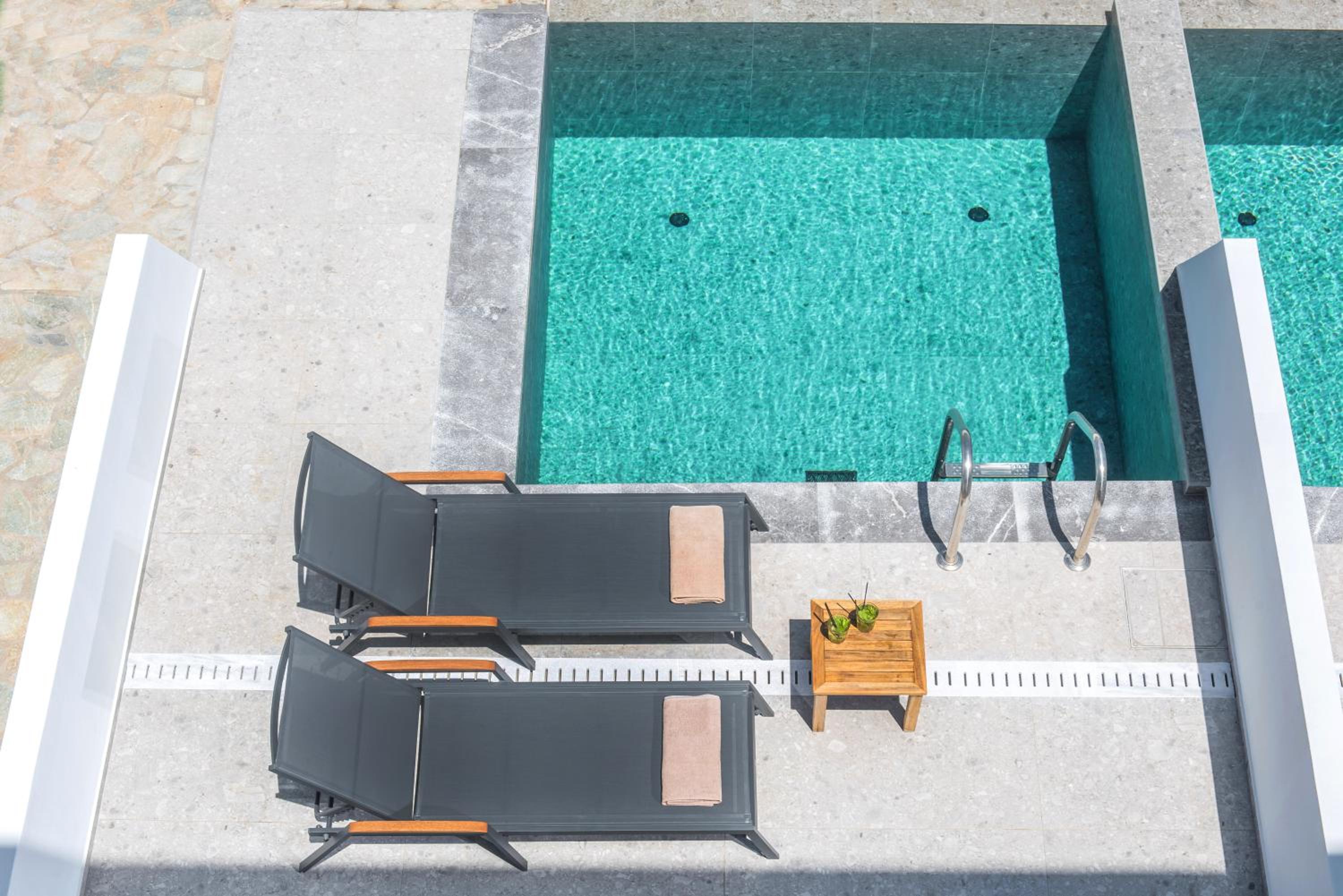 Standard Double Room with Private Pool - Photo 4