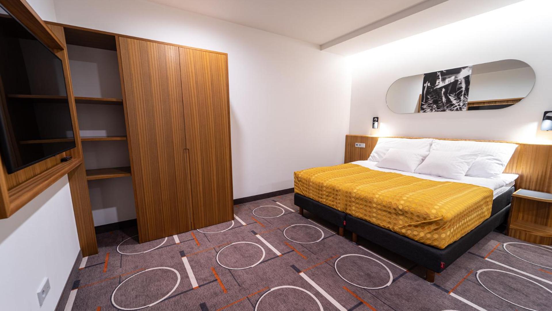 Suite - Photo 2