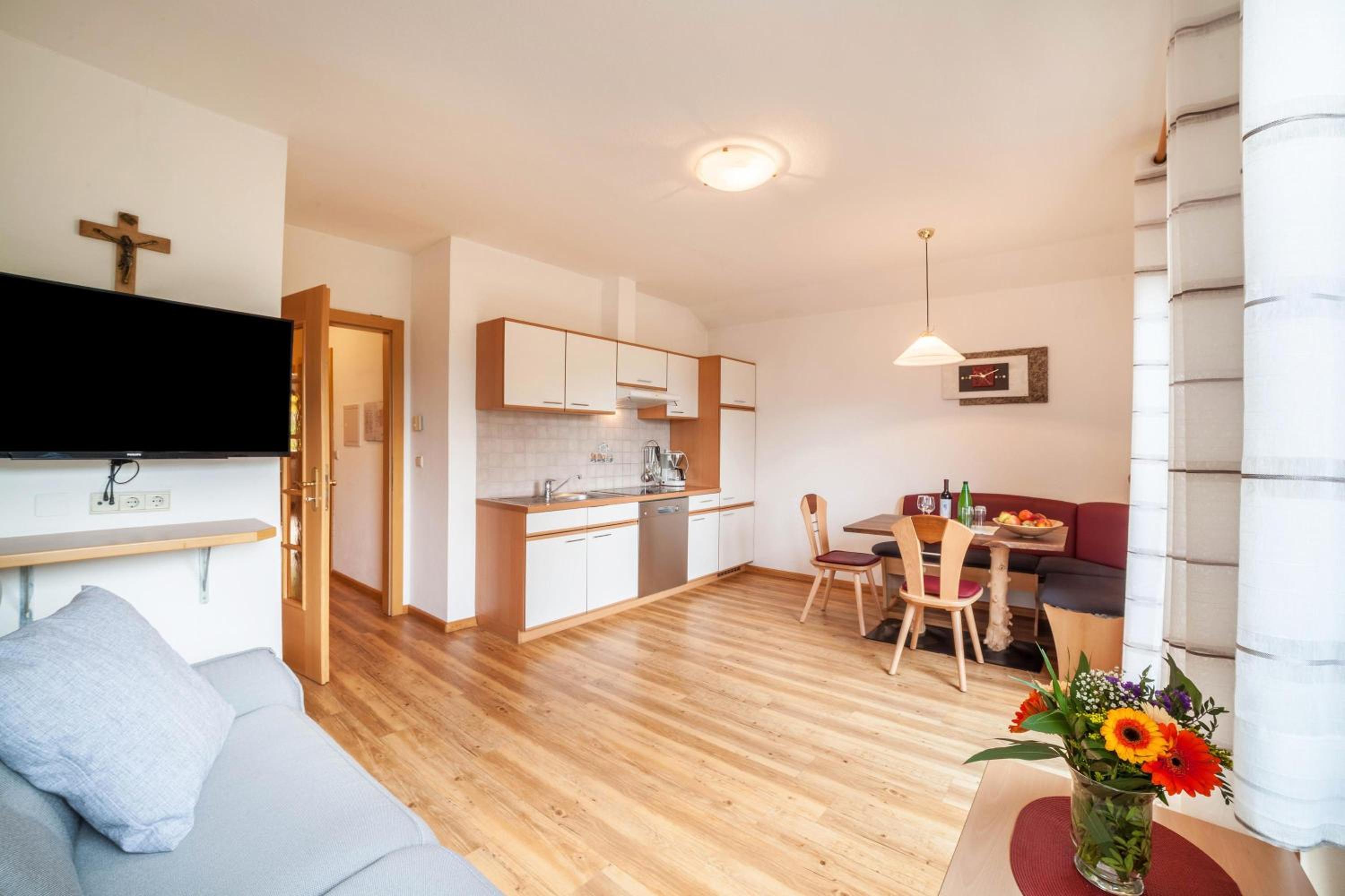 Two-Bedroom Deluxe Apartment with Garden View photo 3