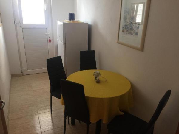 Comfort Two Bedroom Apartment With Terrace photo 3