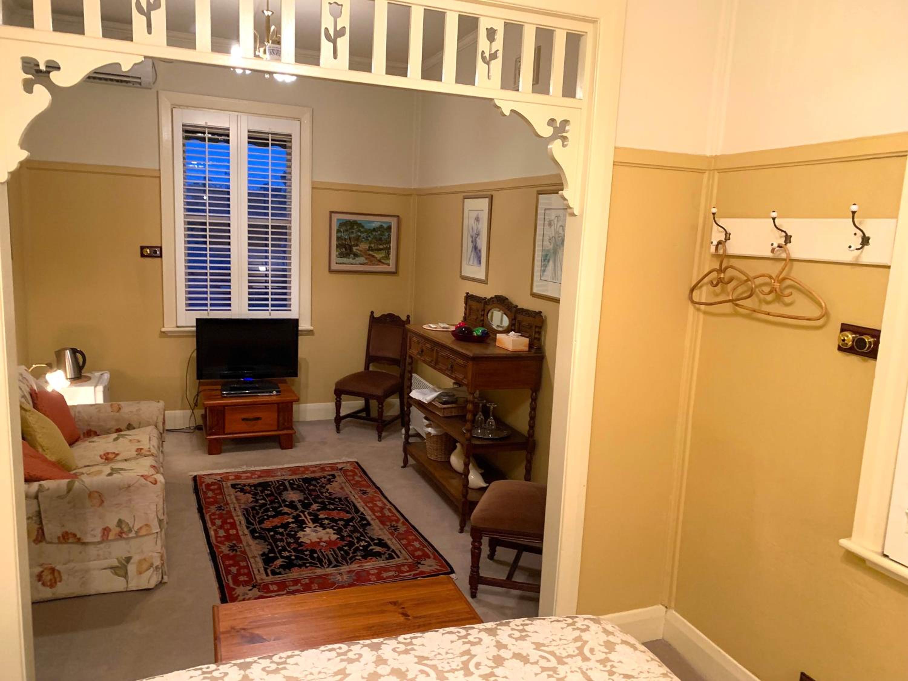 Standard Queen Room photo 3