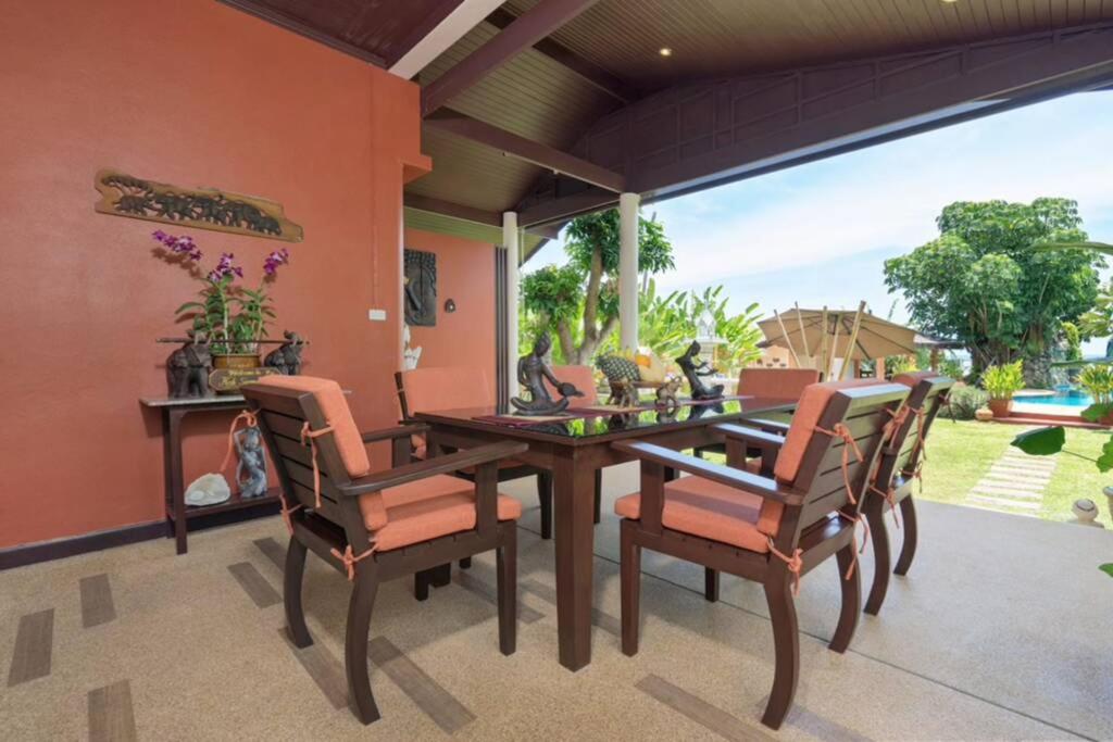 Three-Bedroom Villa photo 2