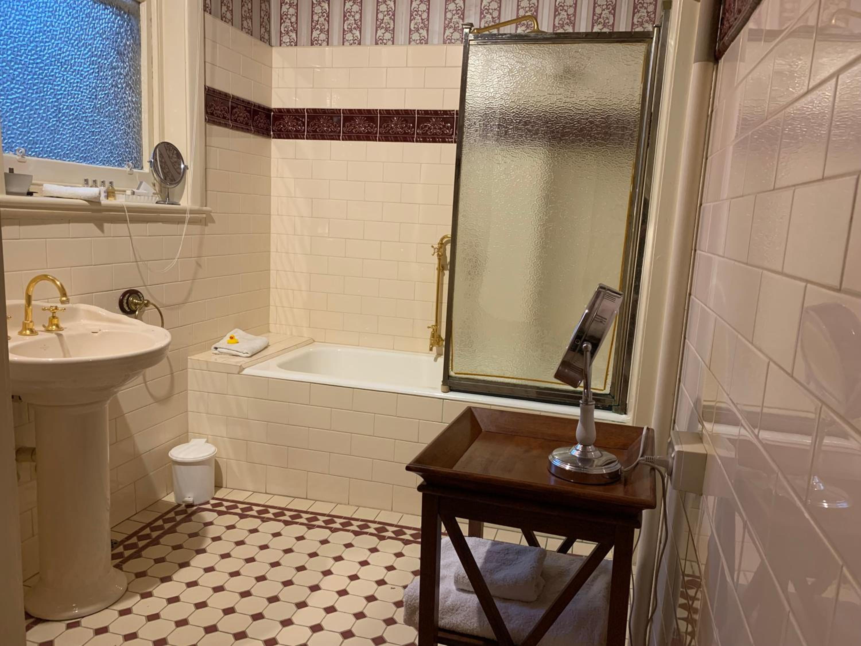 Standard Queen Room photo 3