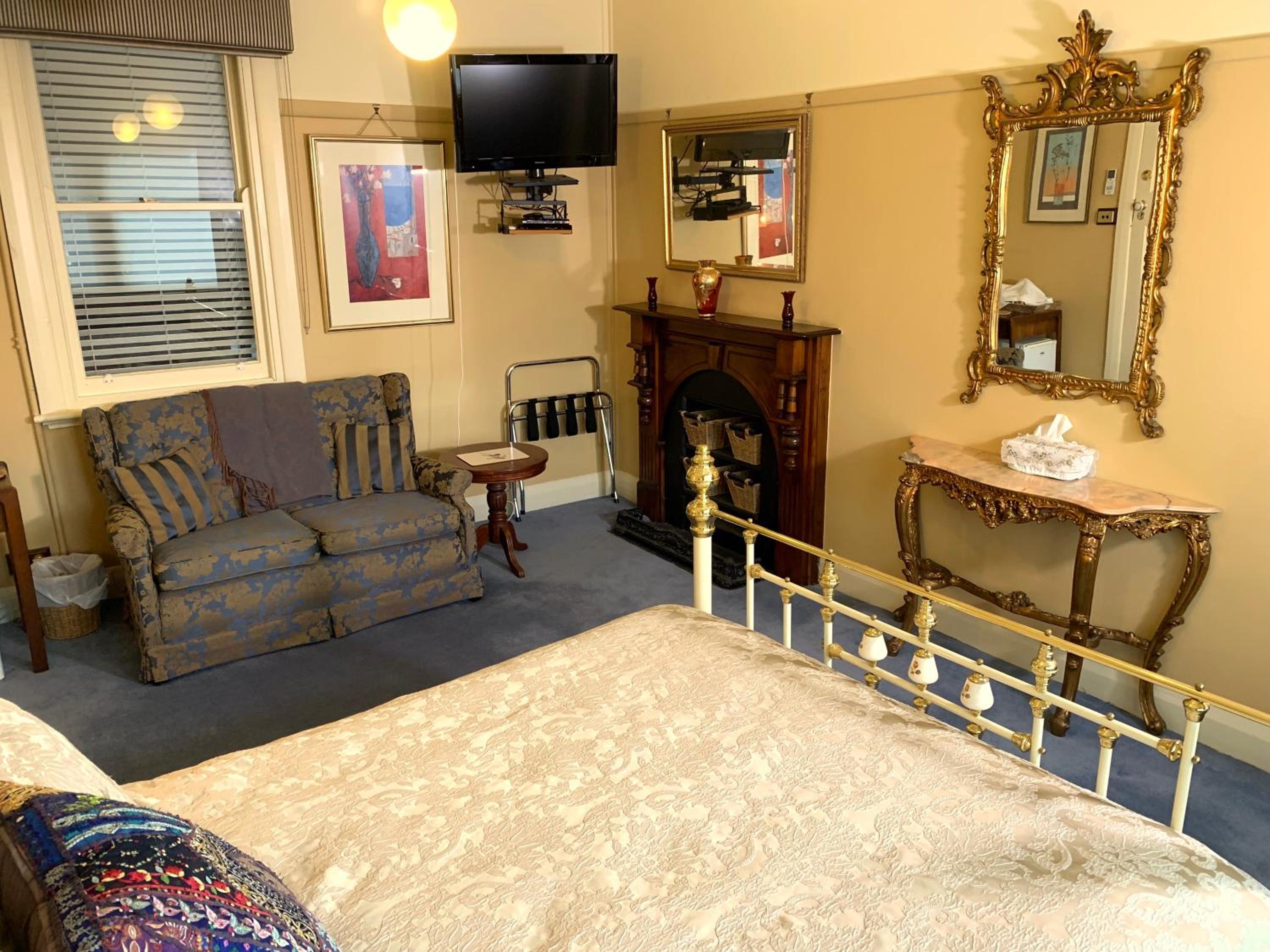Standard Queen Room photo 3