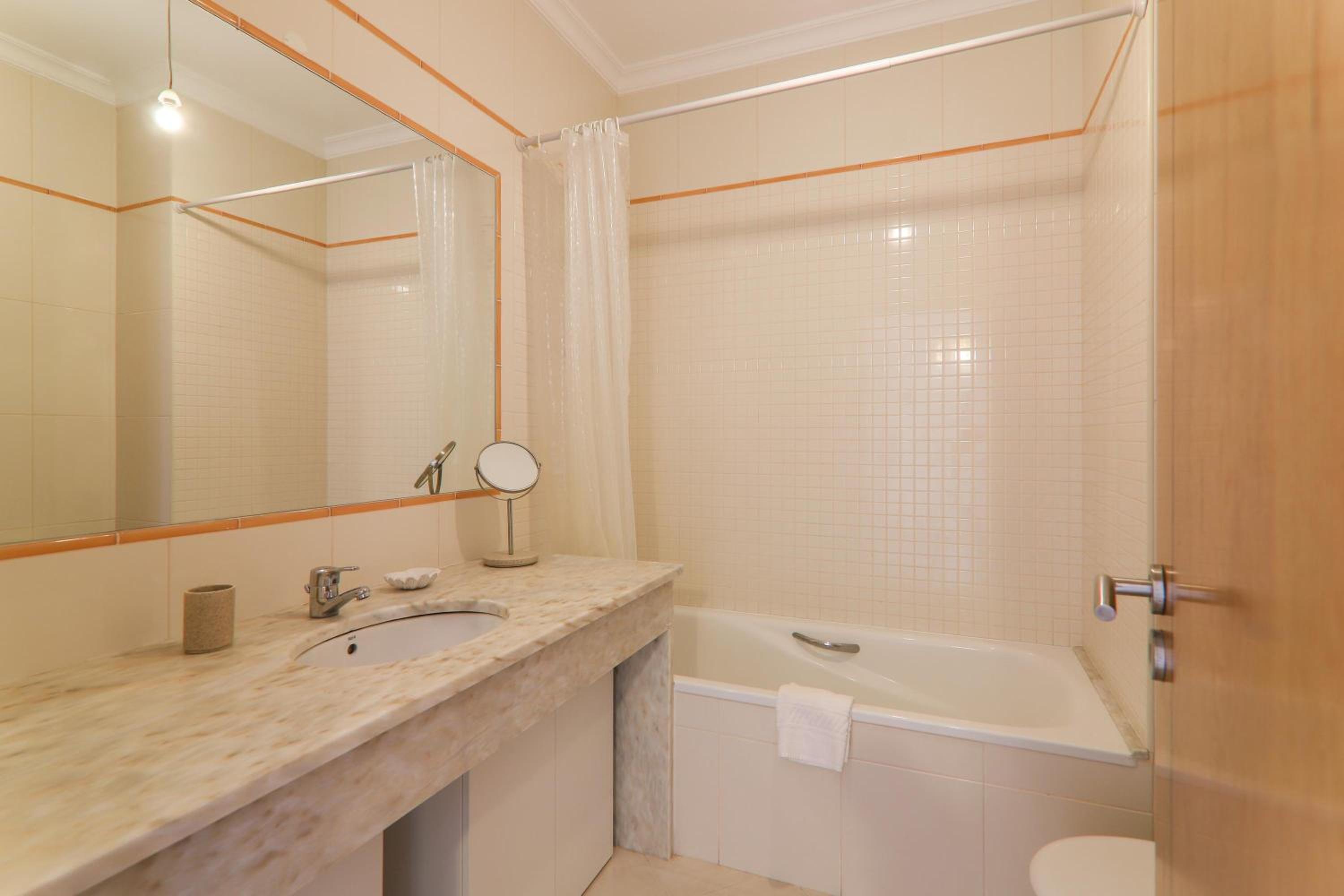 Superior One-Bedroom Apartment with Balcony photo 2