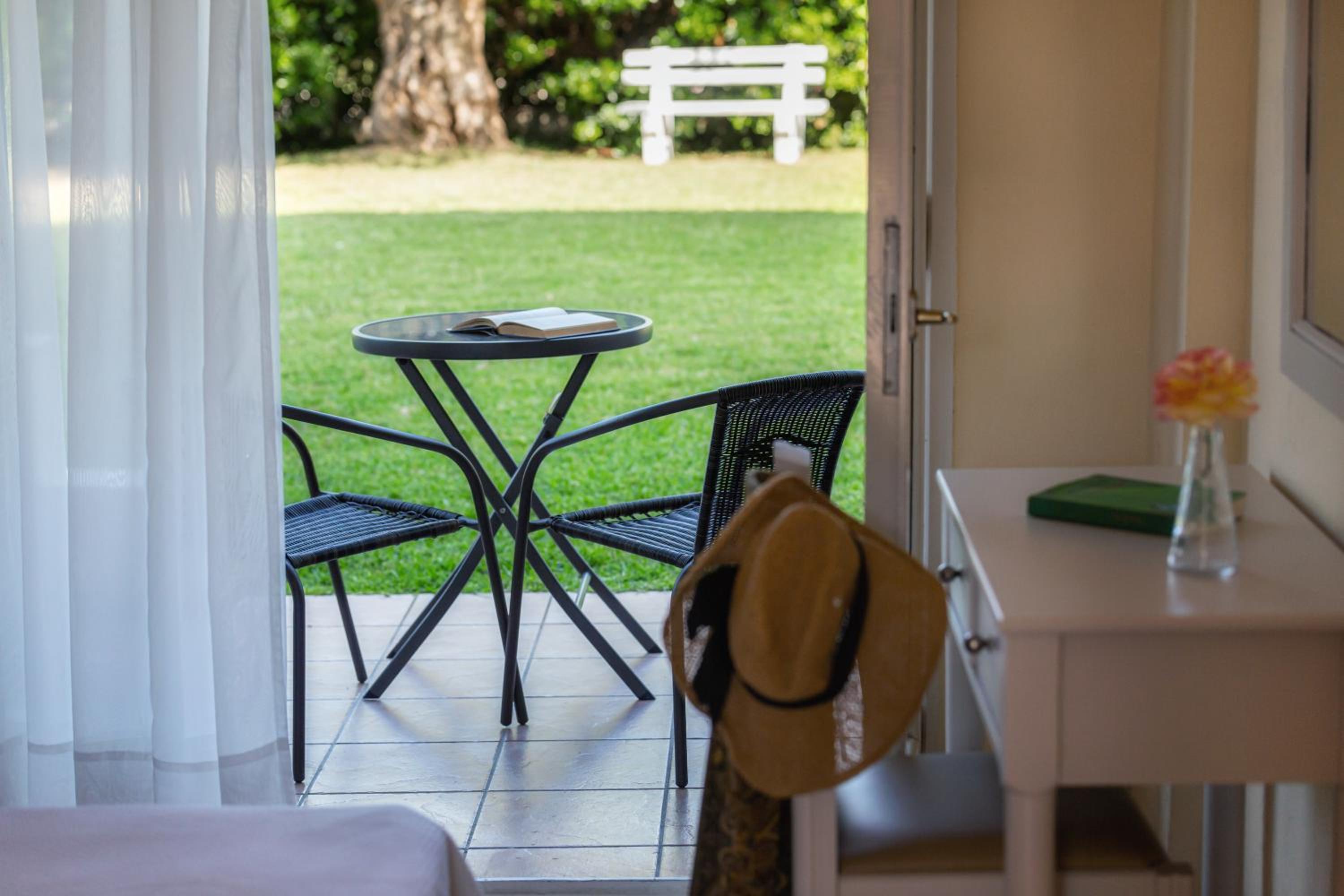 Double Room with Garden View - Photo 12