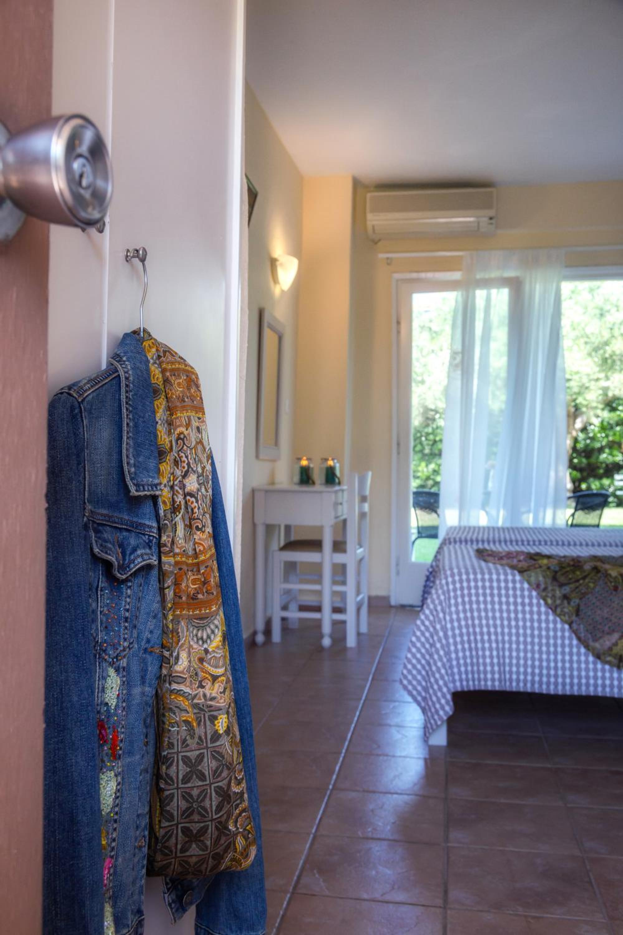 Double Room with Garden View - Photo 8