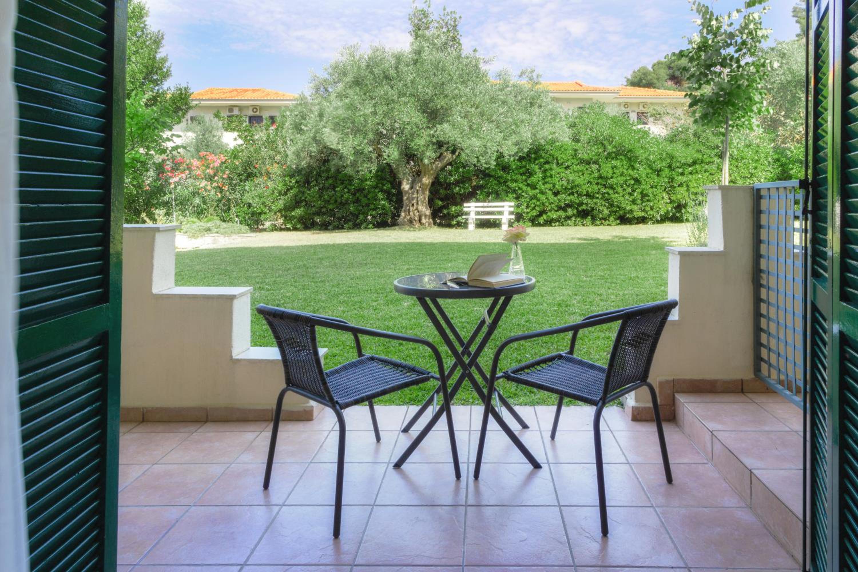 Double Room with Garden View - Photo 6