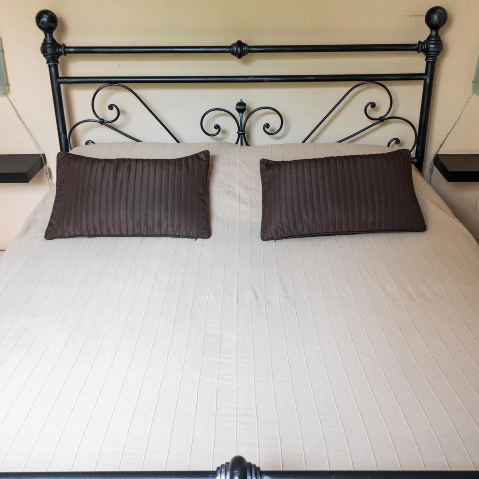 Double Room with Private External Bathroom - Photo 14