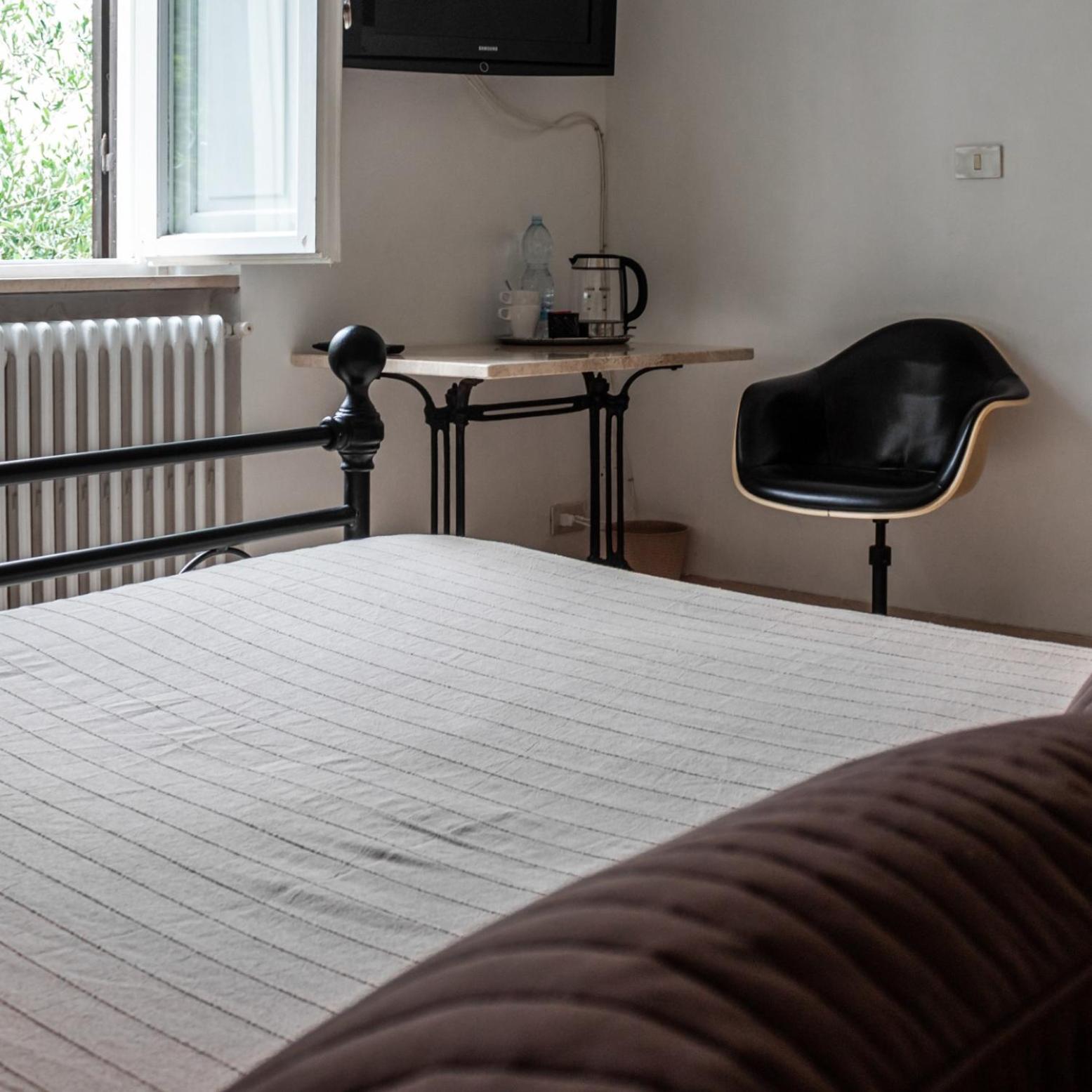 Double Room with Private External Bathroom - Photo 15
