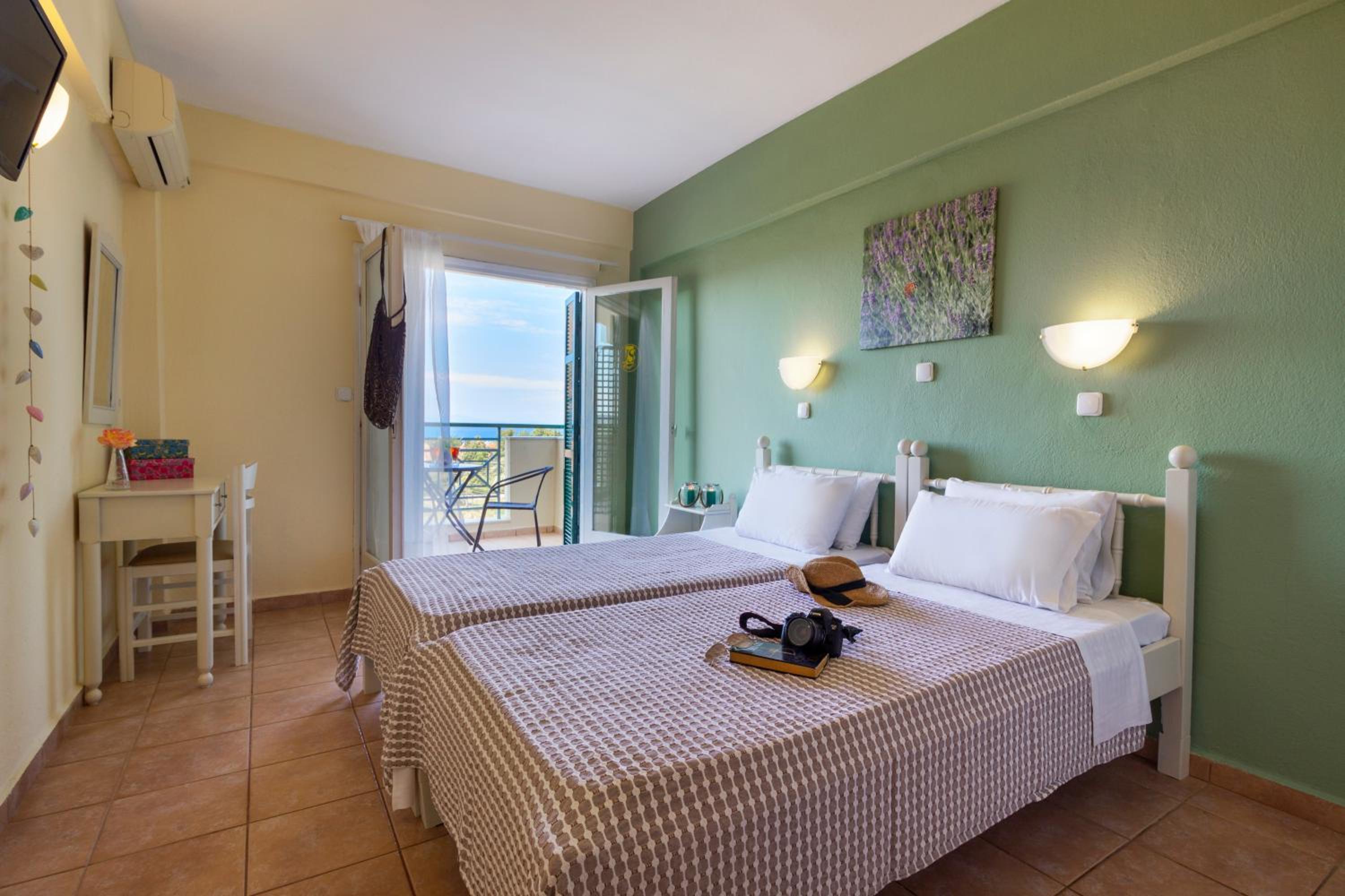 Double Room with Sea View - Photo 5