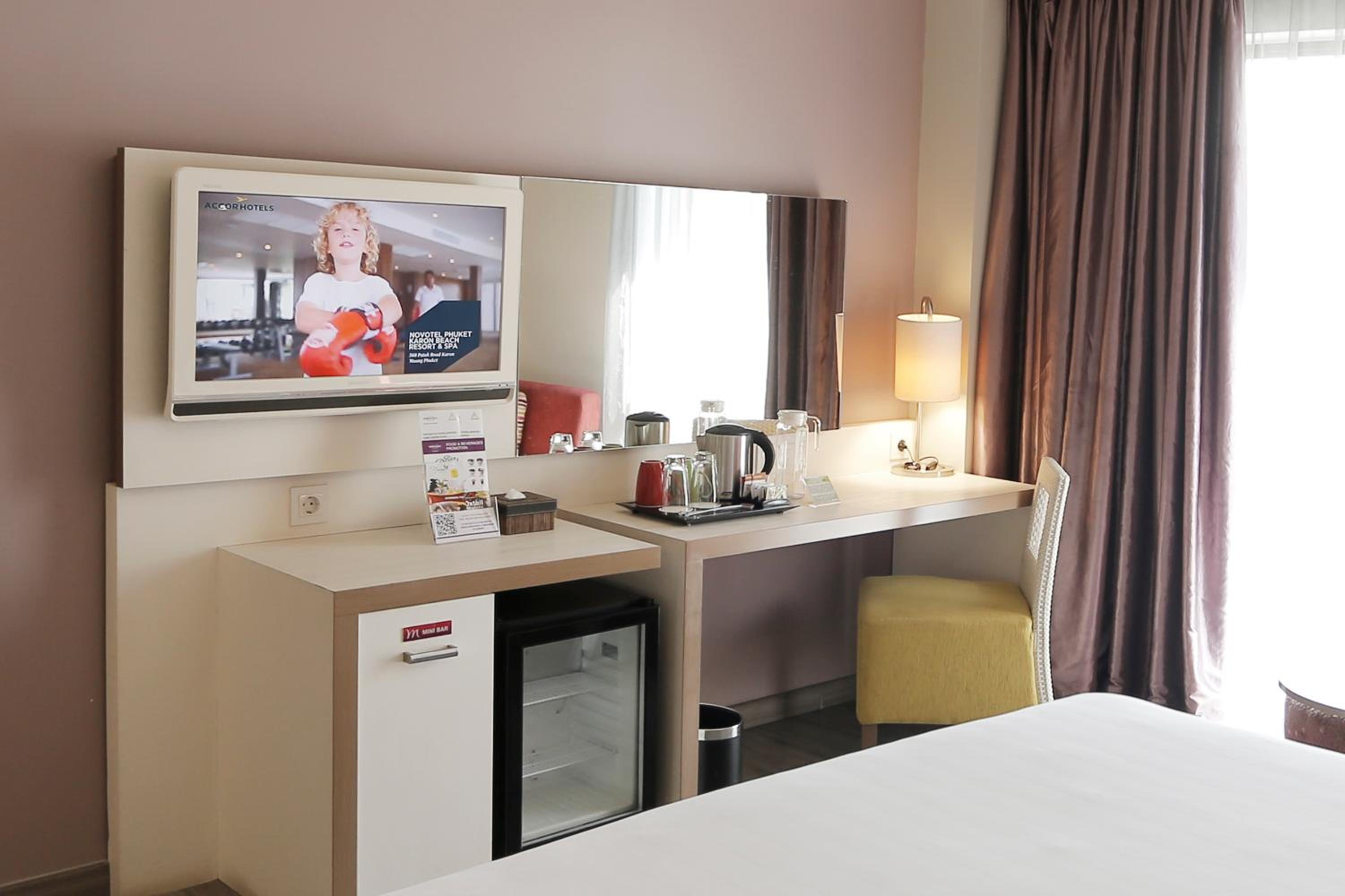 Deluxe King Room with Ocean View - Photo 2
