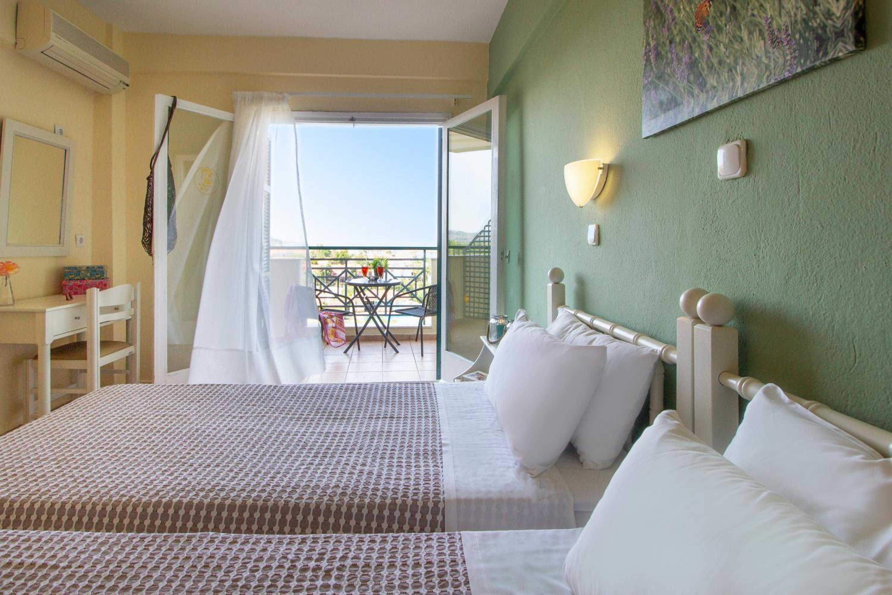 Double Room with Sea View - Photo 6