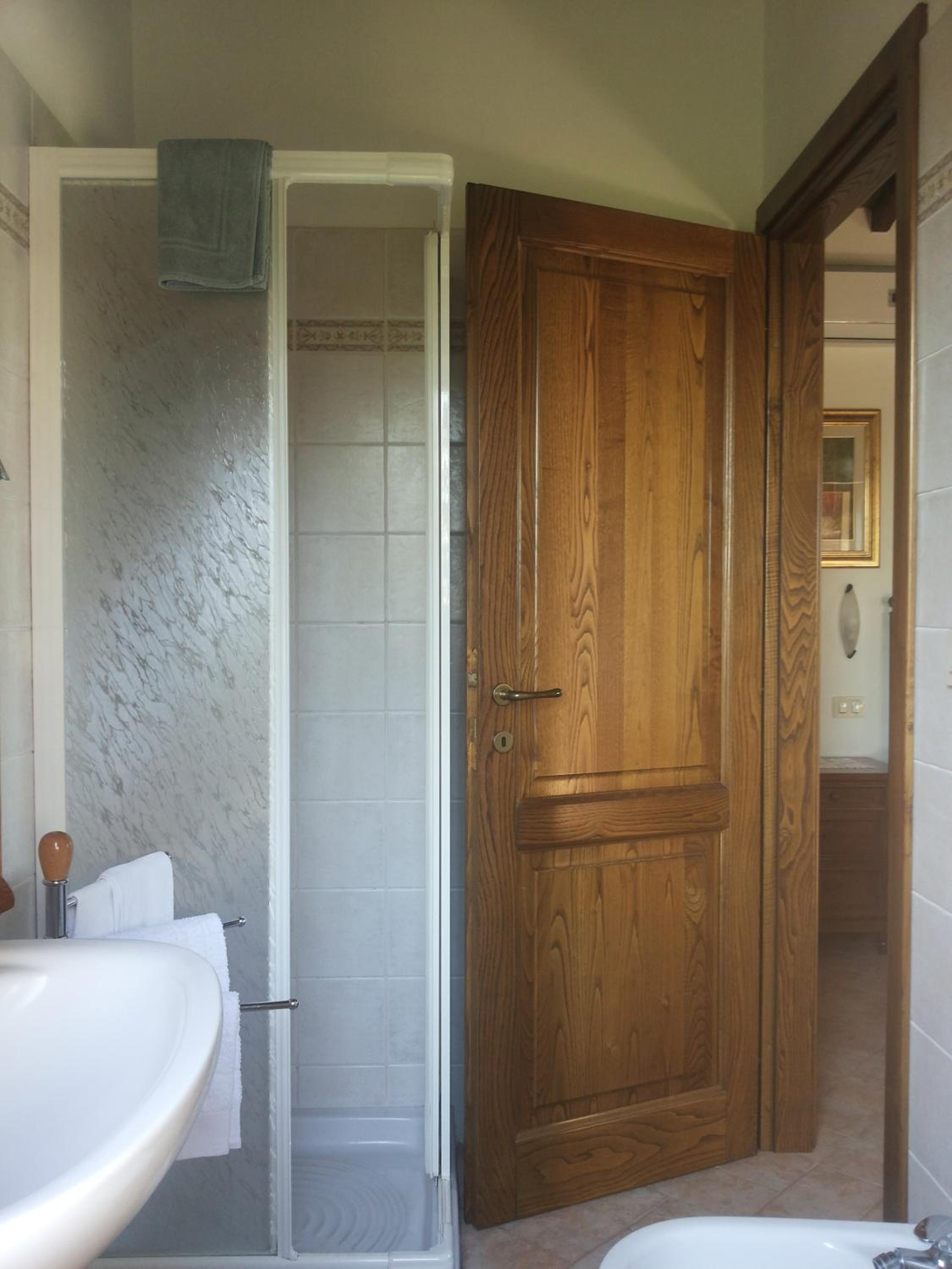 Double Room - Photo 6
